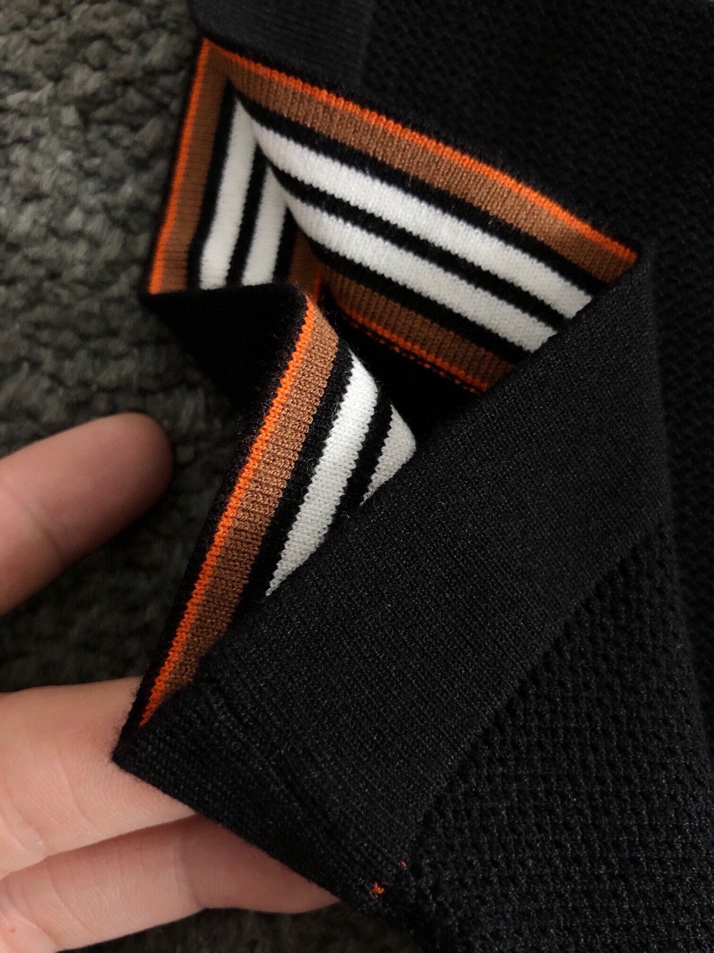 BBR*修身版型M-XXXL2025秋冬新款简约百搭款格纹织带骑士提花融合羊毛圆领短袖，精致工艺专柜面料