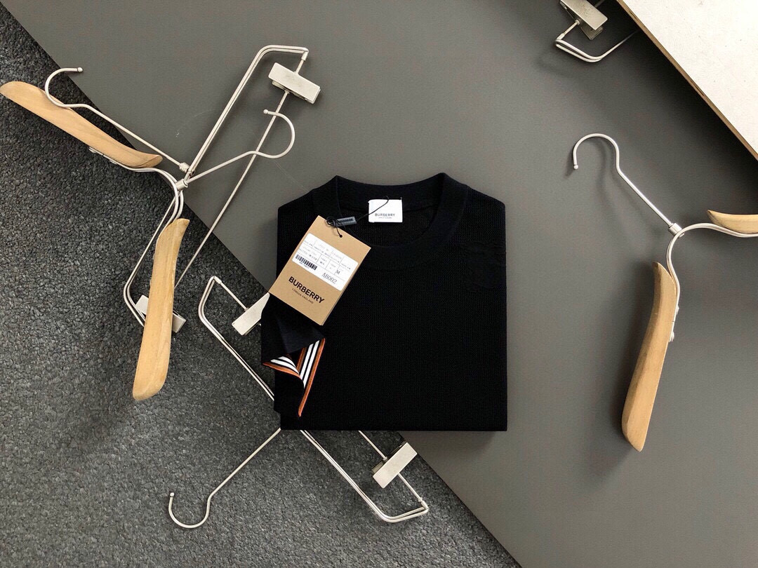 BBR*修身版型M-XXXL2025秋冬新款简约百搭款格纹织带骑士提花融合羊毛圆领短袖，精致工艺专柜面料