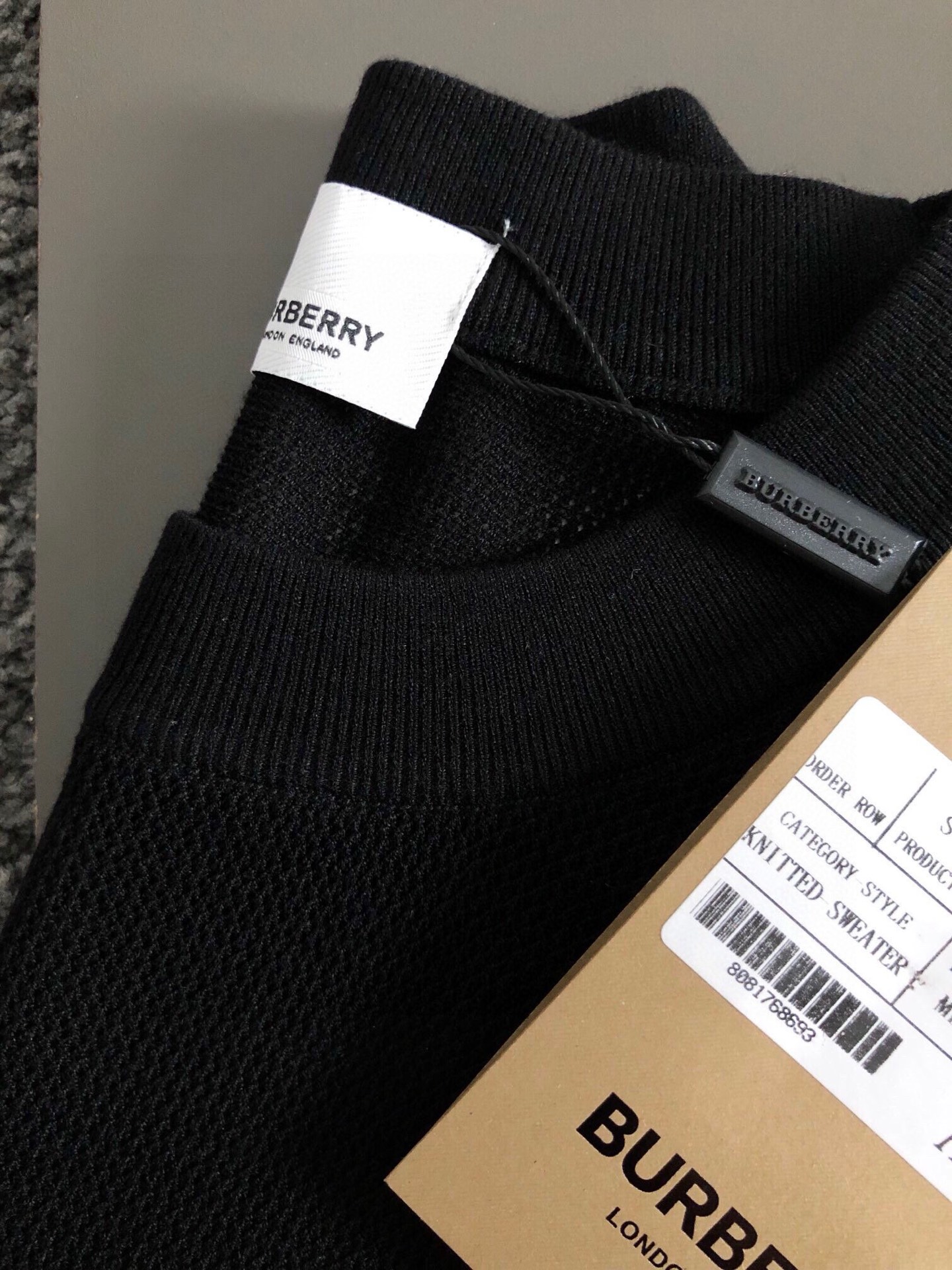 BBR*修身版型M-XXXL2025秋冬新款简约百搭款格纹织带骑士提花融合羊毛圆领短袖，精致工艺专柜面料