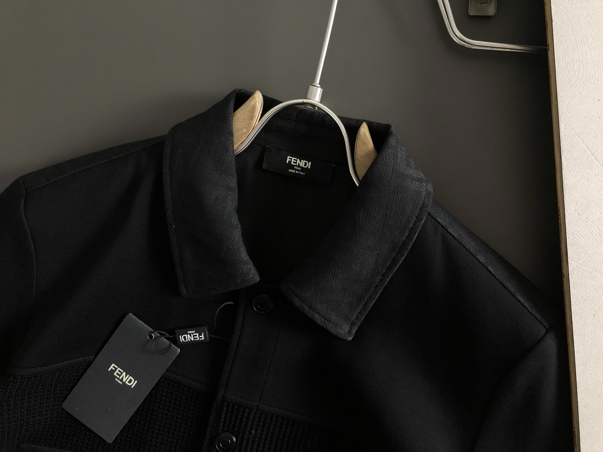 FEND*合身版型M-XXXL2025秋冬双F拼接款针织羊毛外套，精致工艺专柜面料，顶级元素融合打造，3