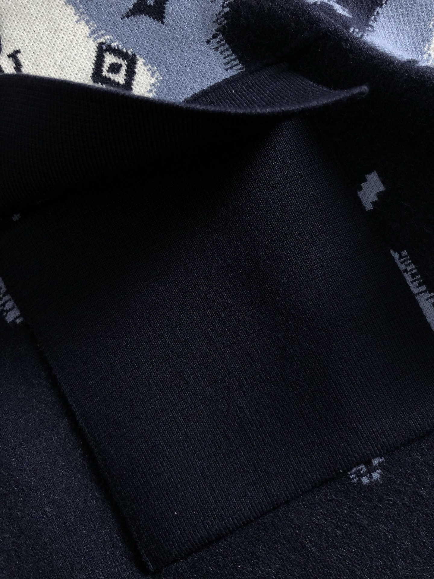 L牌 微宽版型 M-xxxl25新款潮牌迷彩提花针织羊毛夹克，专柜五金融合羊毛开衫外套，顶级工艺打造，休