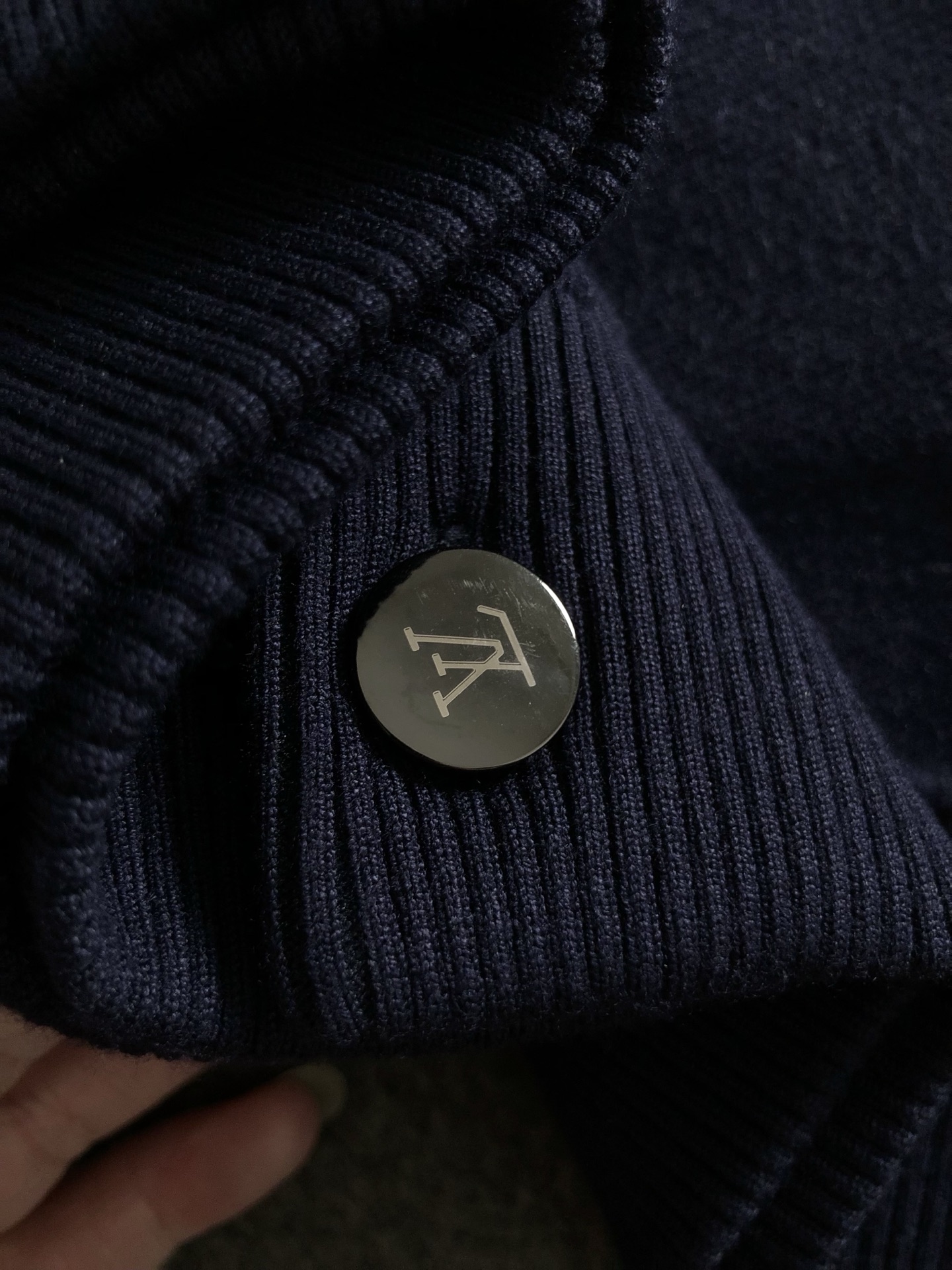 L牌 微宽版型 M-xxxl25新款潮牌迷彩提花针织羊毛夹克，专柜五金融合羊毛开衫外套，顶级工艺打造，休