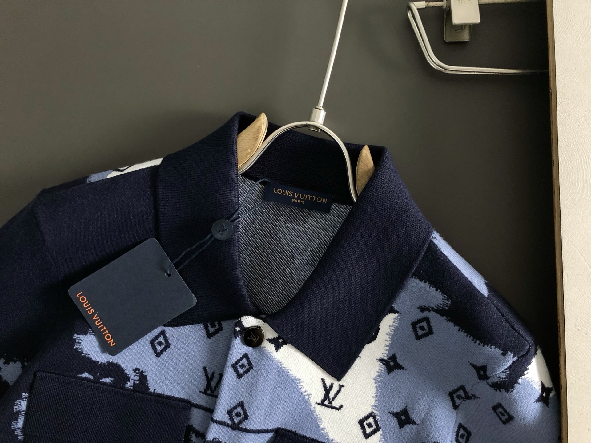 L牌 微宽版型 M-xxxl25新款潮牌迷彩提花针织羊毛夹克，专柜五金融合羊毛开衫外套，顶级工艺打造，休