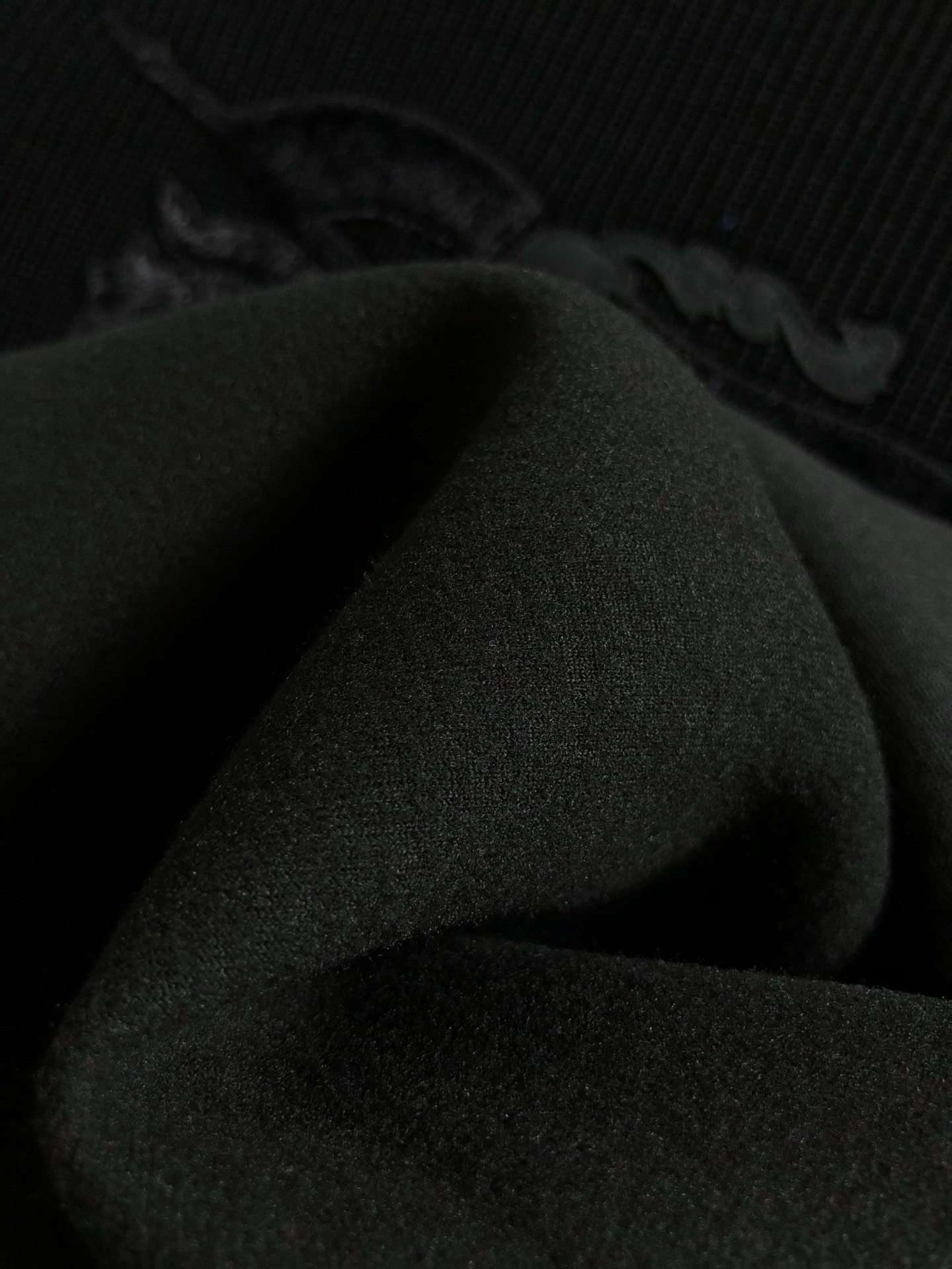 BBR*合身版型M-XXXL2025秋冬云柔系列针织面料拼接贴皮马毛融合内里拉绒时尚百搭圆领卫衣长袖，精