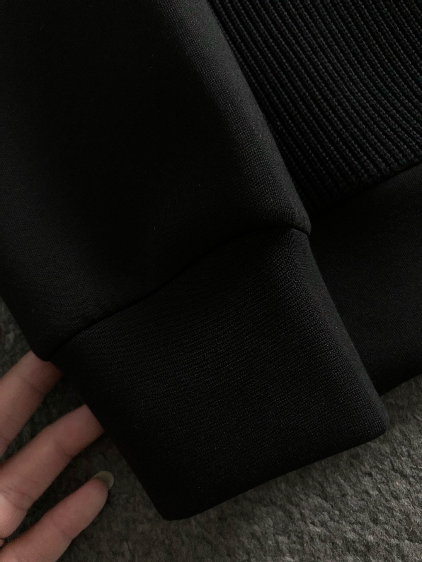 BBR*合身版型M-XXXL2025秋冬云柔系列针织面料拼接贴皮马毛融合内里拉绒时尚百搭圆领卫衣长袖，精