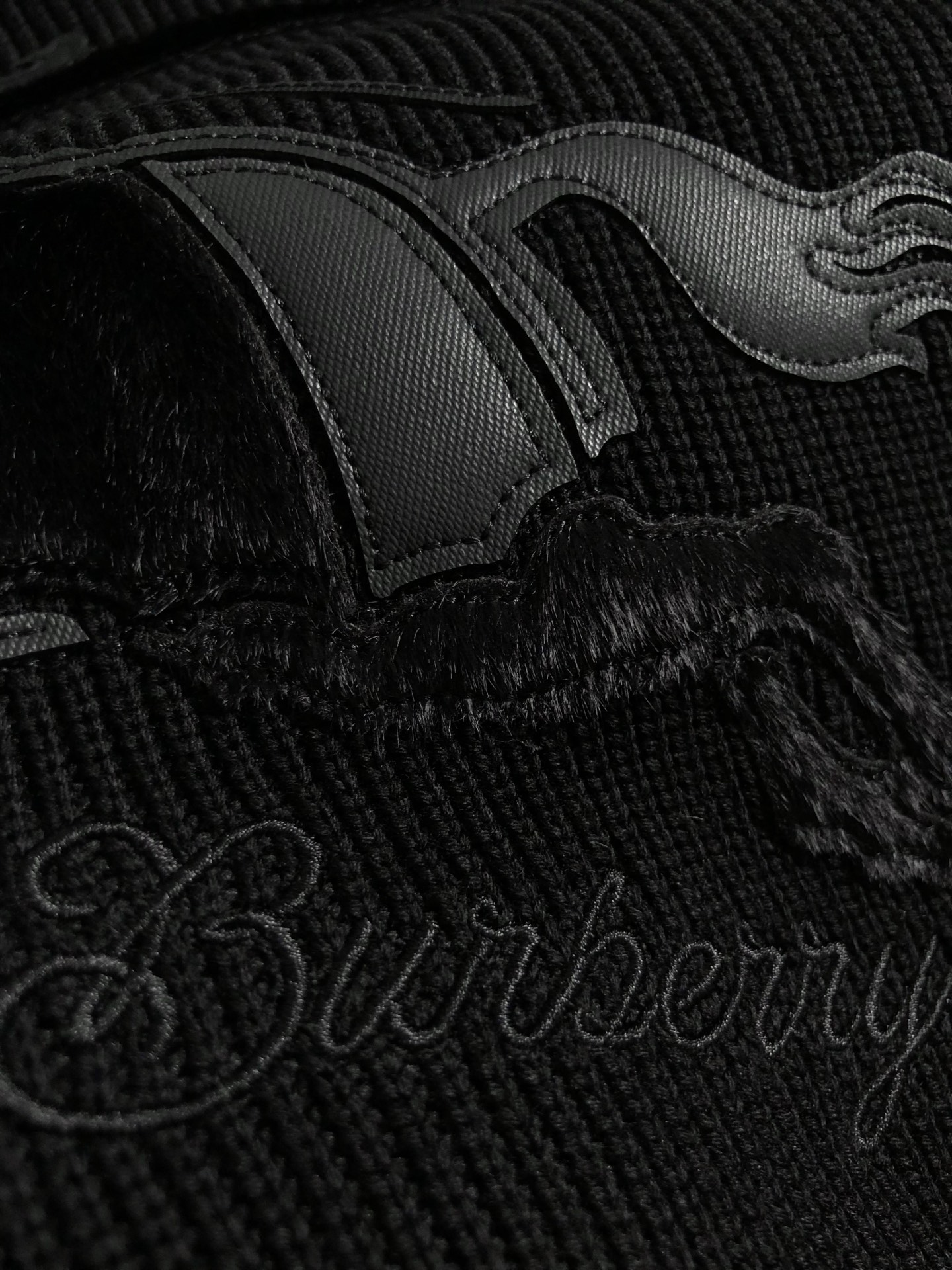 BBR*合身版型M-XXXL2025秋冬云柔系列针织面料拼接贴皮马毛融合内里拉绒时尚百搭圆领卫衣长袖，精