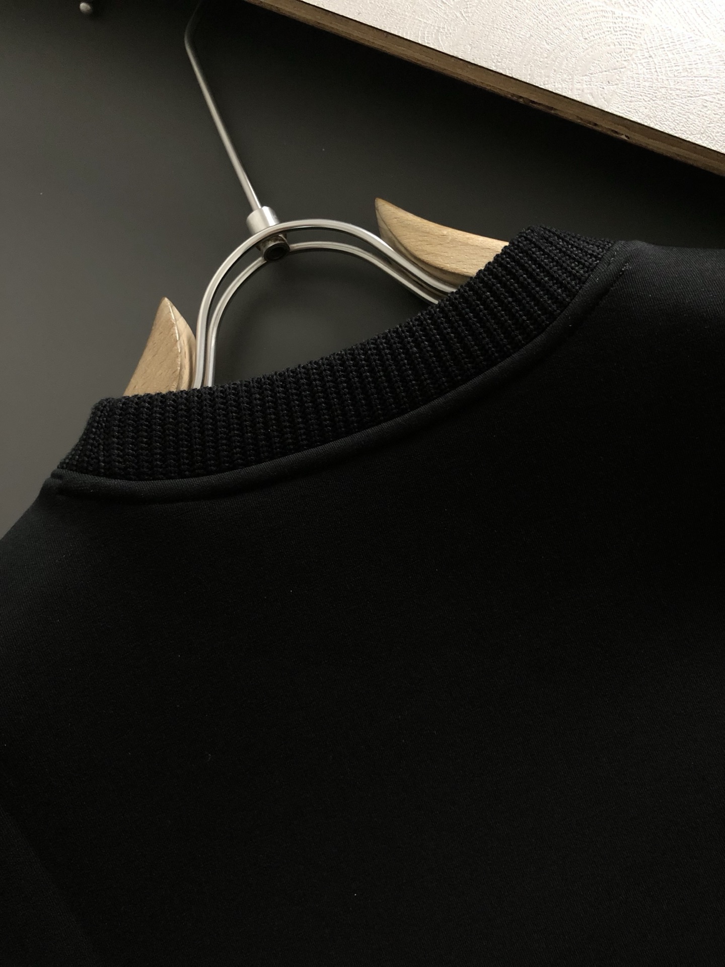 BBR*合身版型M-XXXL2025秋冬云柔系列针织面料拼接贴皮马毛融合内里拉绒时尚百搭圆领卫衣长袖，精