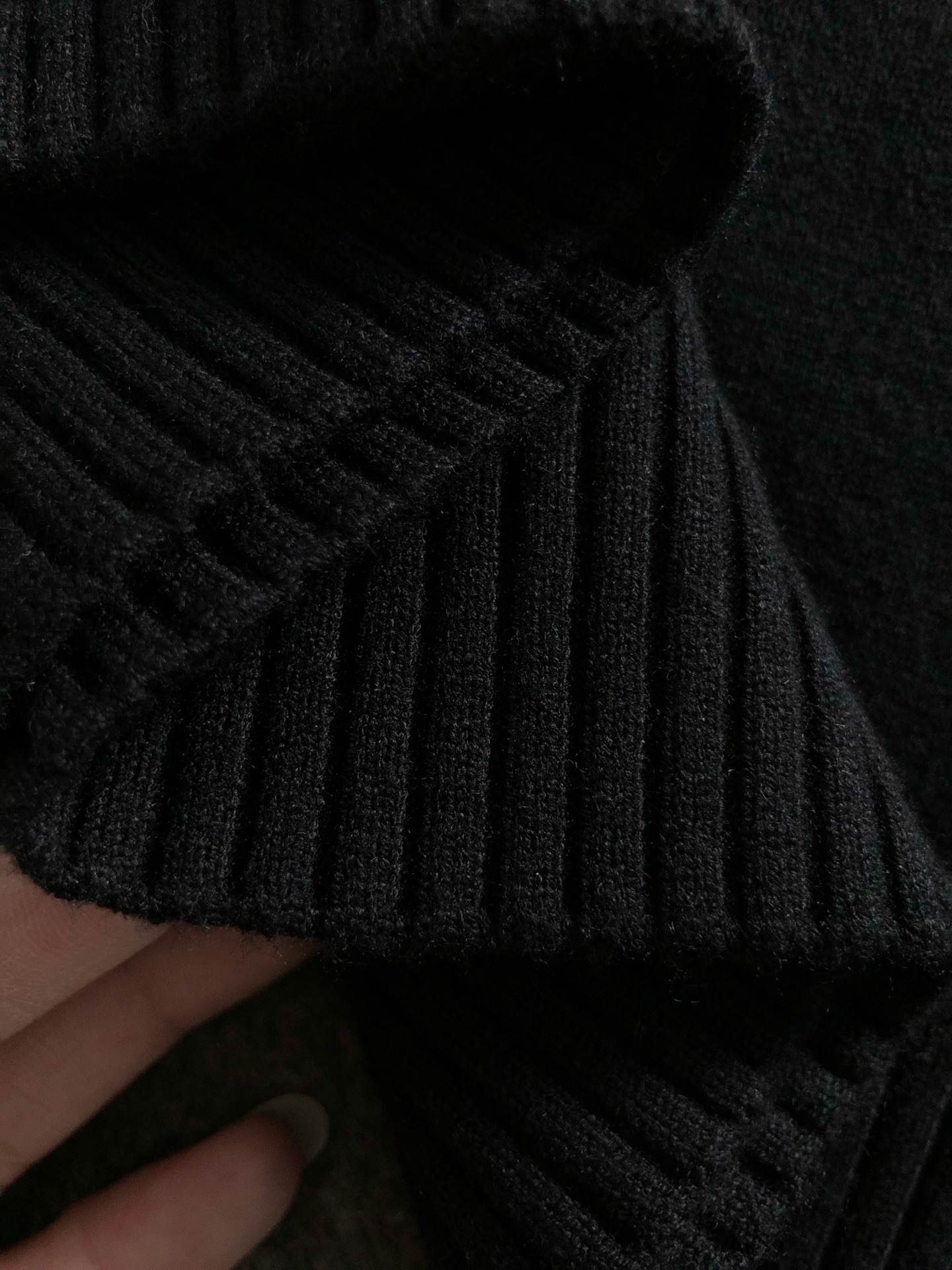 Vitn*合身版型M-XXXL2025秋冬新款三杠提花织带融合圆领针织衫，精致工艺专柜面料，顶级元素融合