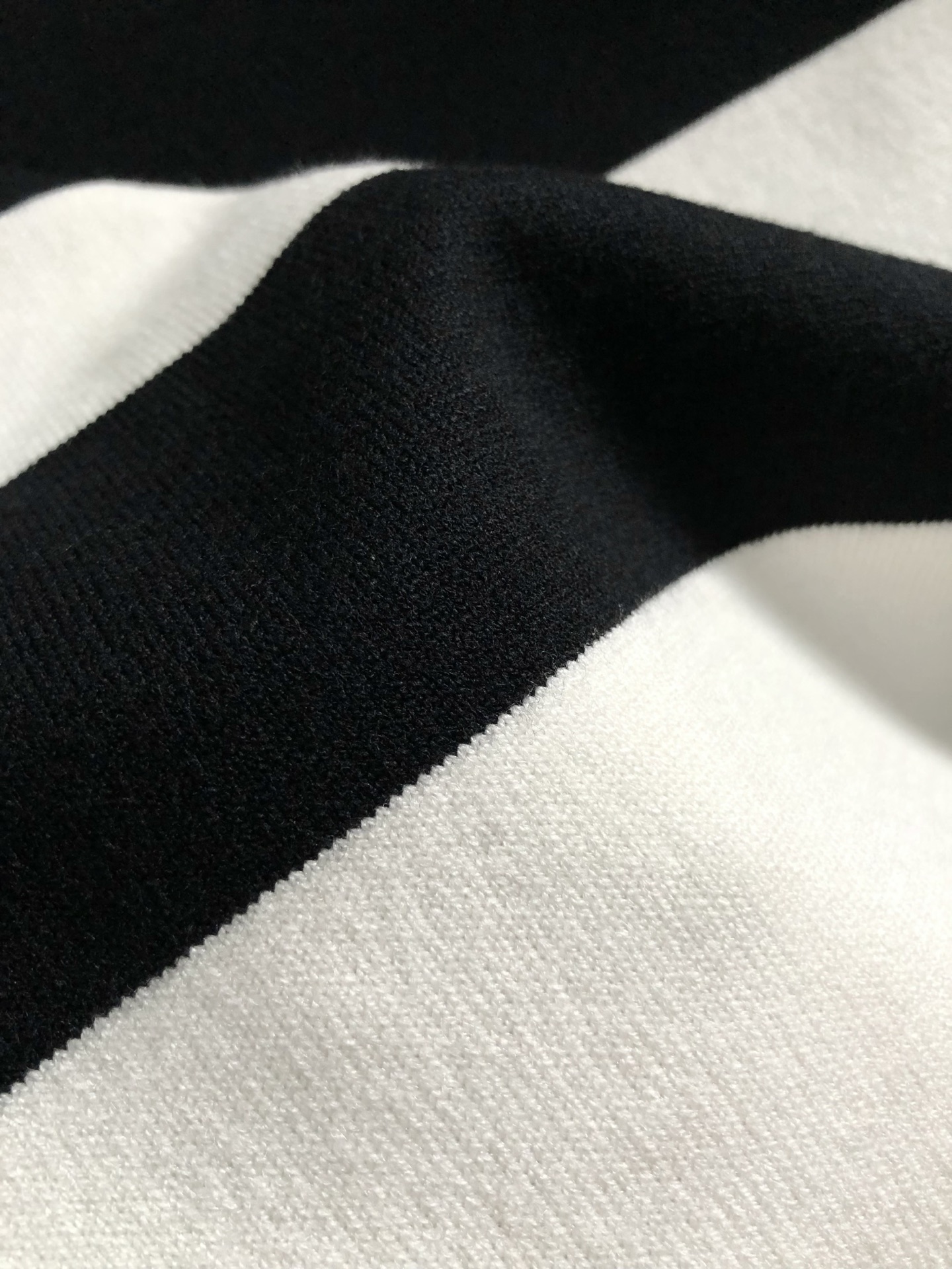 Vitn*合身版型M-XXXL2025秋冬新款三杠提花织带融合圆领针织衫，精致工艺专柜面料，顶级元素融合