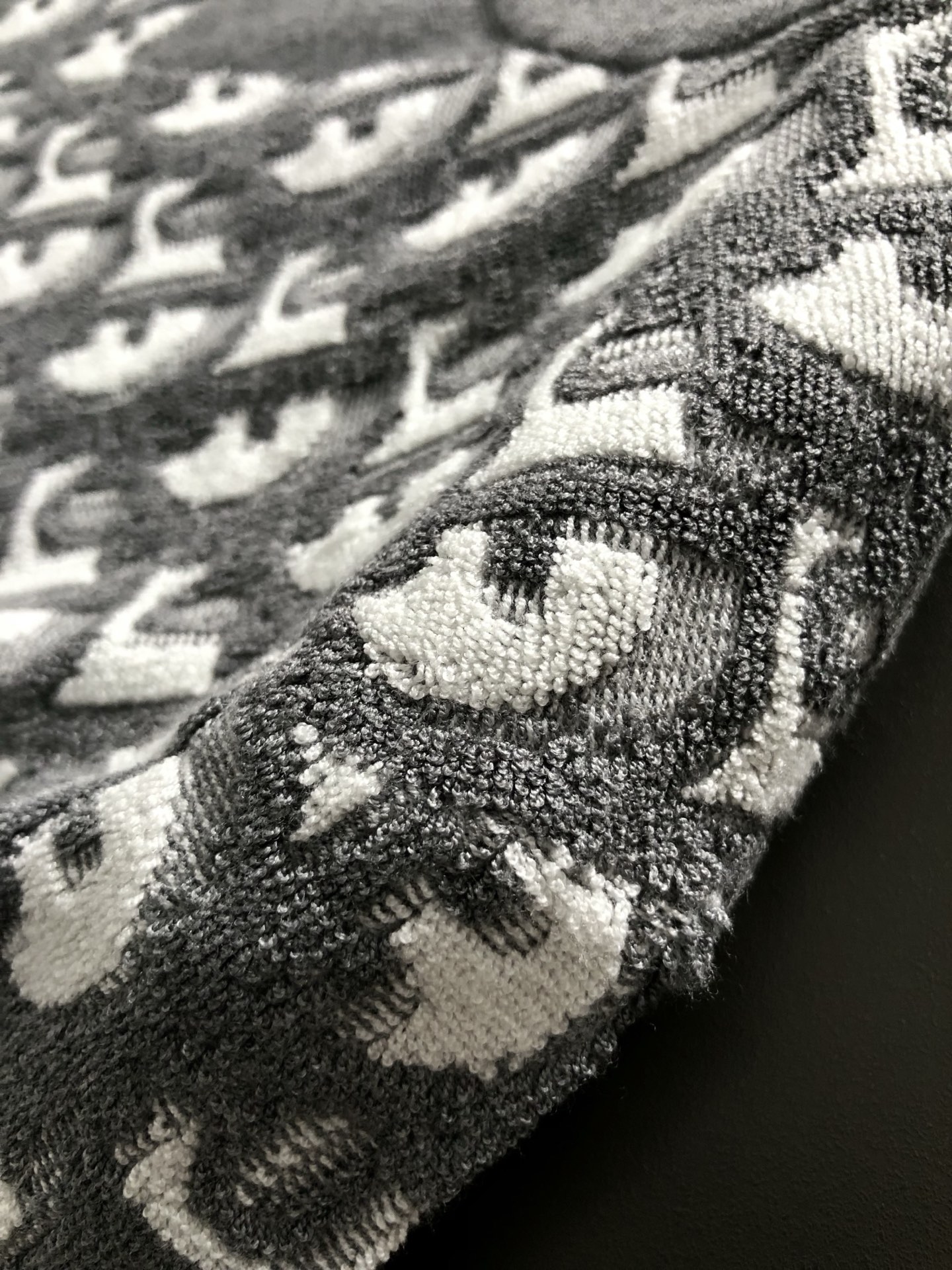 Dir*合身版型M-XXXL2025秋冬立体浮雕满副提花排列款羊毛短袖，精致工艺专柜面料，顶级元素融合打