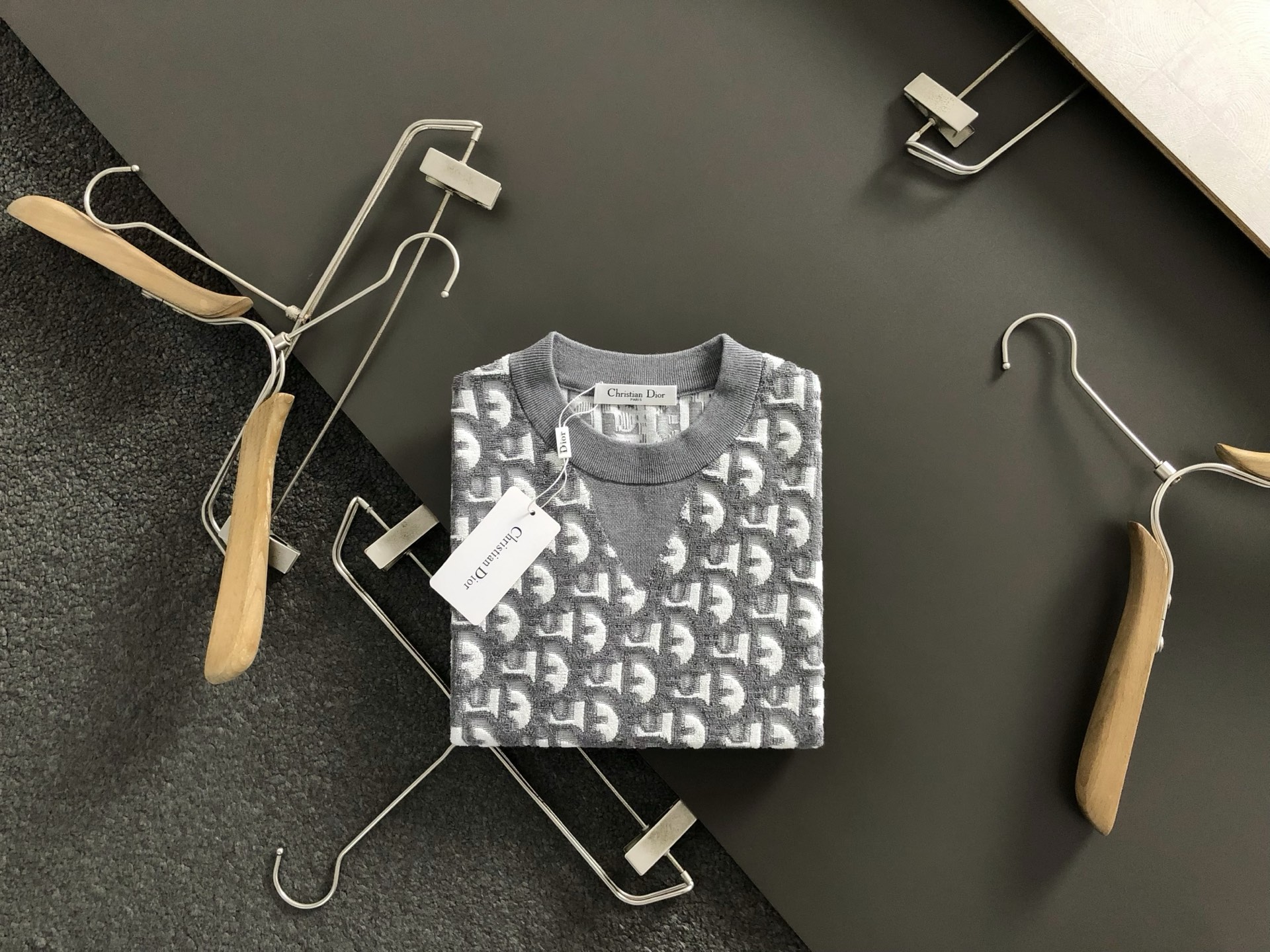 Dir*合身版型M-XXXL2025秋冬立体浮雕满副提花排列款羊毛短袖，精致工艺专柜面料，顶级元素融合打