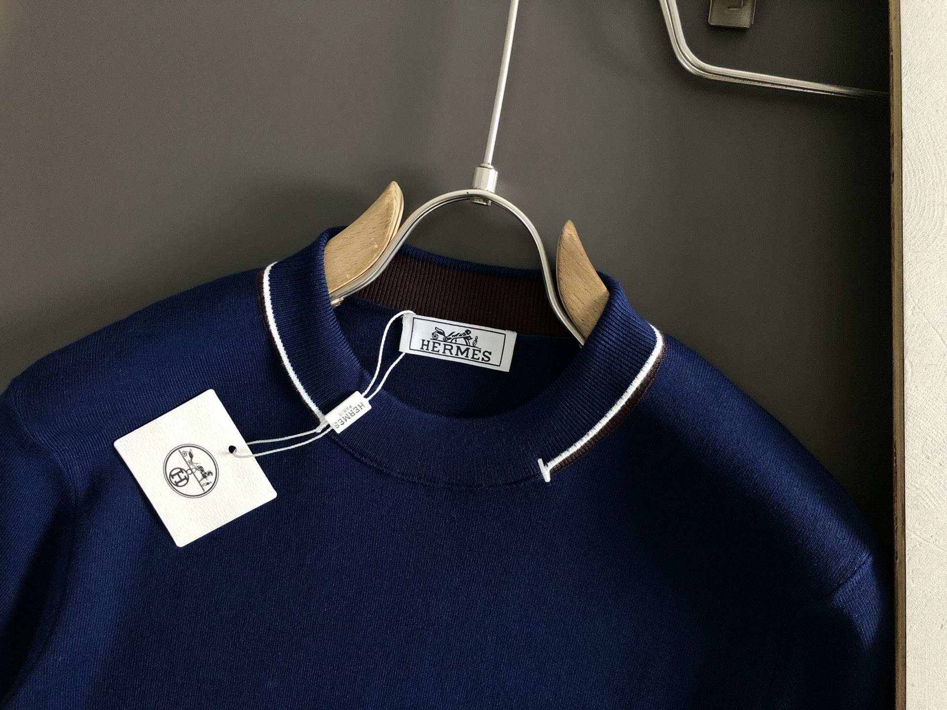 Hms*合身版型M-XXXL2025秋冬时尚双层领口线条款百搭羊毛短袖，精致工艺专柜面料，顶级元素融合打