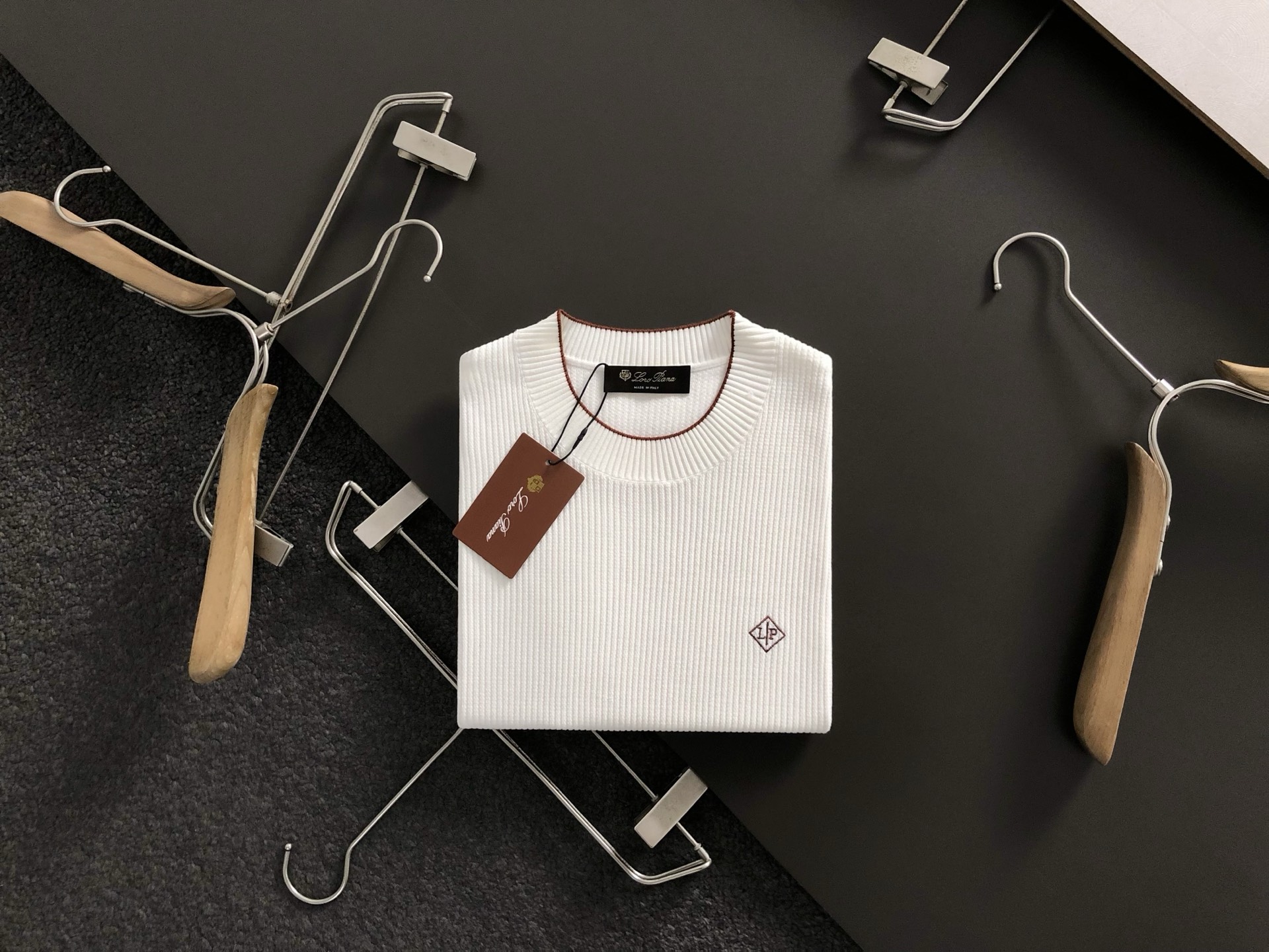 lP🆕*合身版型M-XXXL2025秋冬老钱风字母提花羊毛短袖，精致工艺专柜面料，顶级元素融合打造，经典