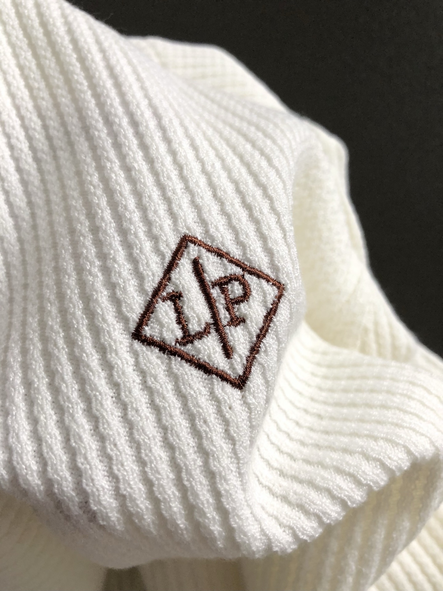 lP🆕*合身版型M-XXXL2025秋冬老钱风字母提花羊毛短袖，精致工艺专柜面料，顶级元素融合打造，经典