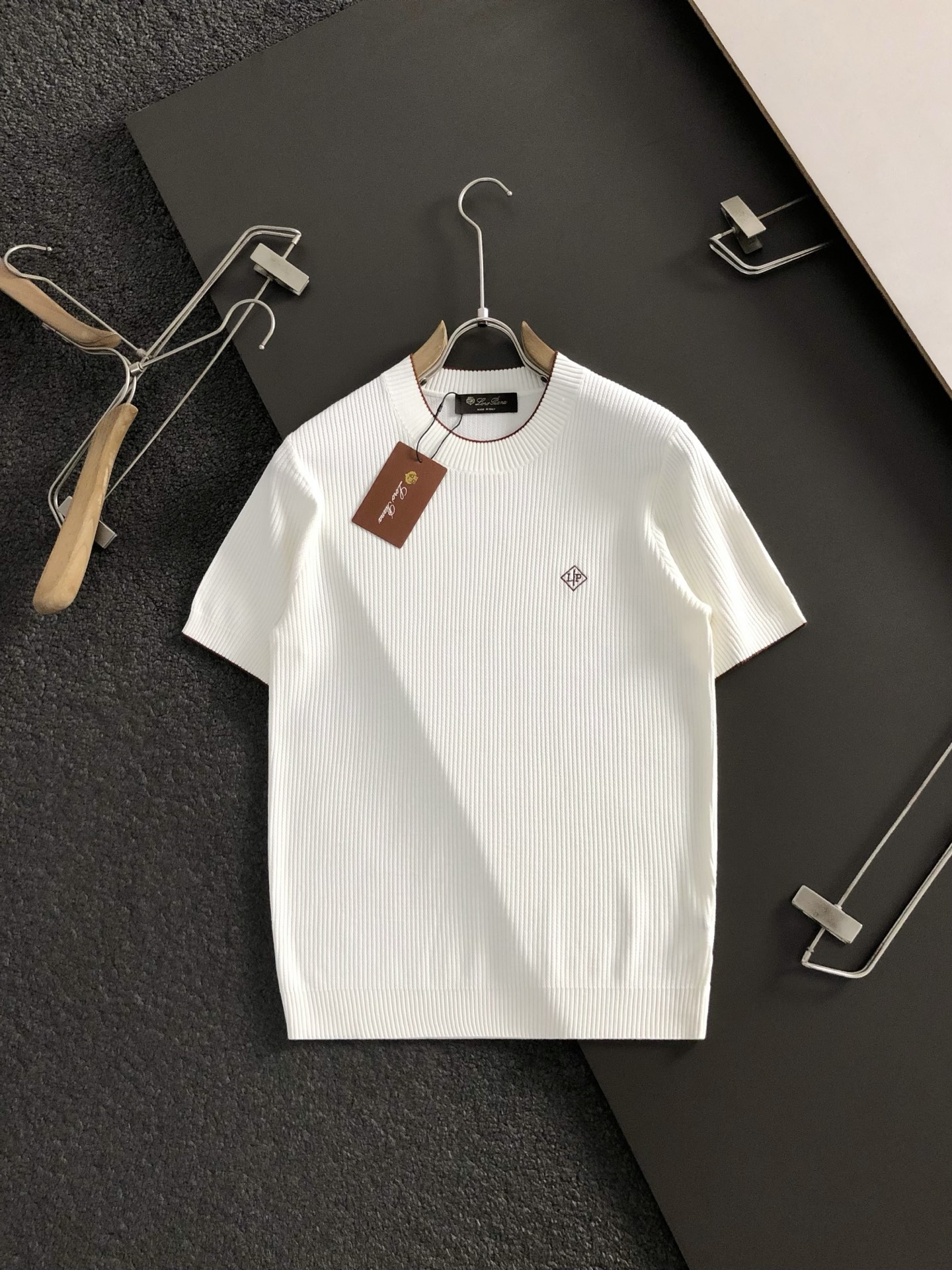 lP🆕*合身版型M-XXXL2025秋冬老钱风字母提花羊毛短袖，精致工艺专柜面料，顶级元素融合打造，经典