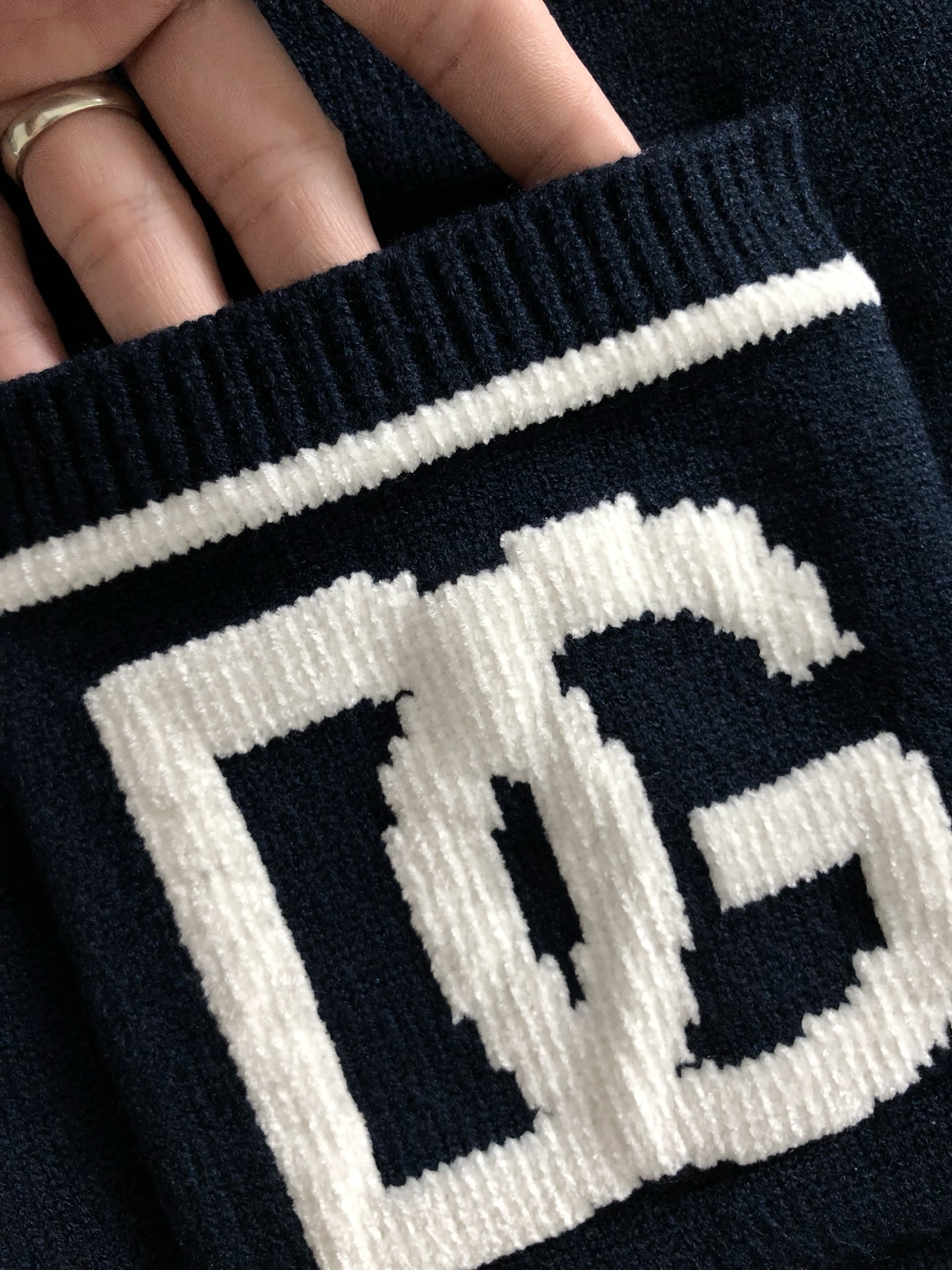 D&G*合身版型M-XXXL2025秋冬新款提花拼色融合针织开衫，精致工艺专柜面料，顶级元素融合打造，3