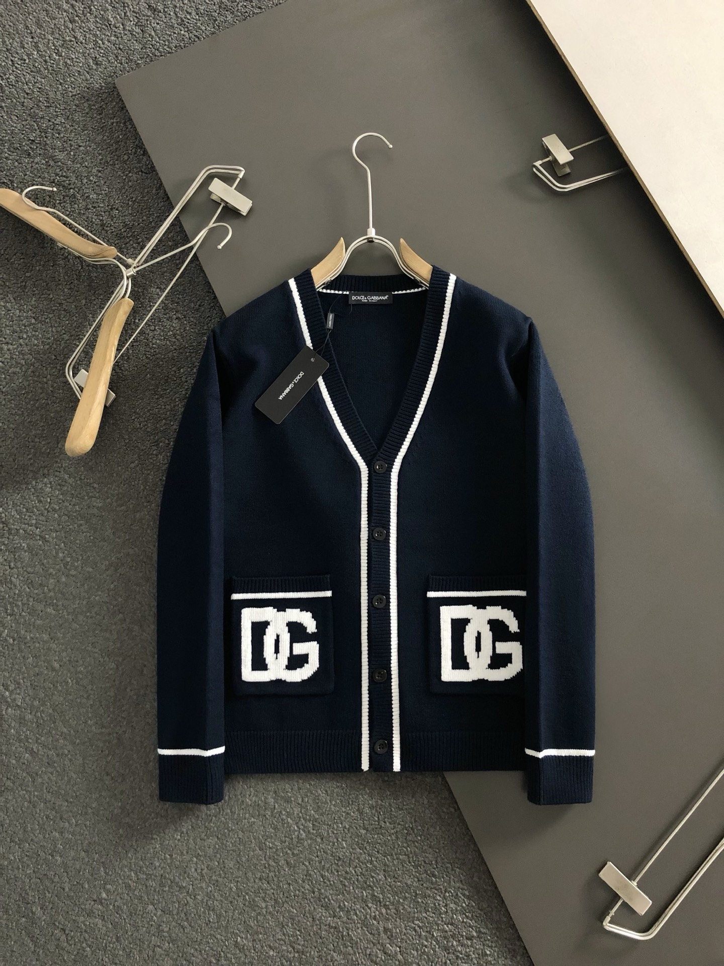 D&G*合身版型M-XXXL2025秋冬新款提花拼色融合针织开衫，精致工艺专柜面料，顶级元素融合打造，3