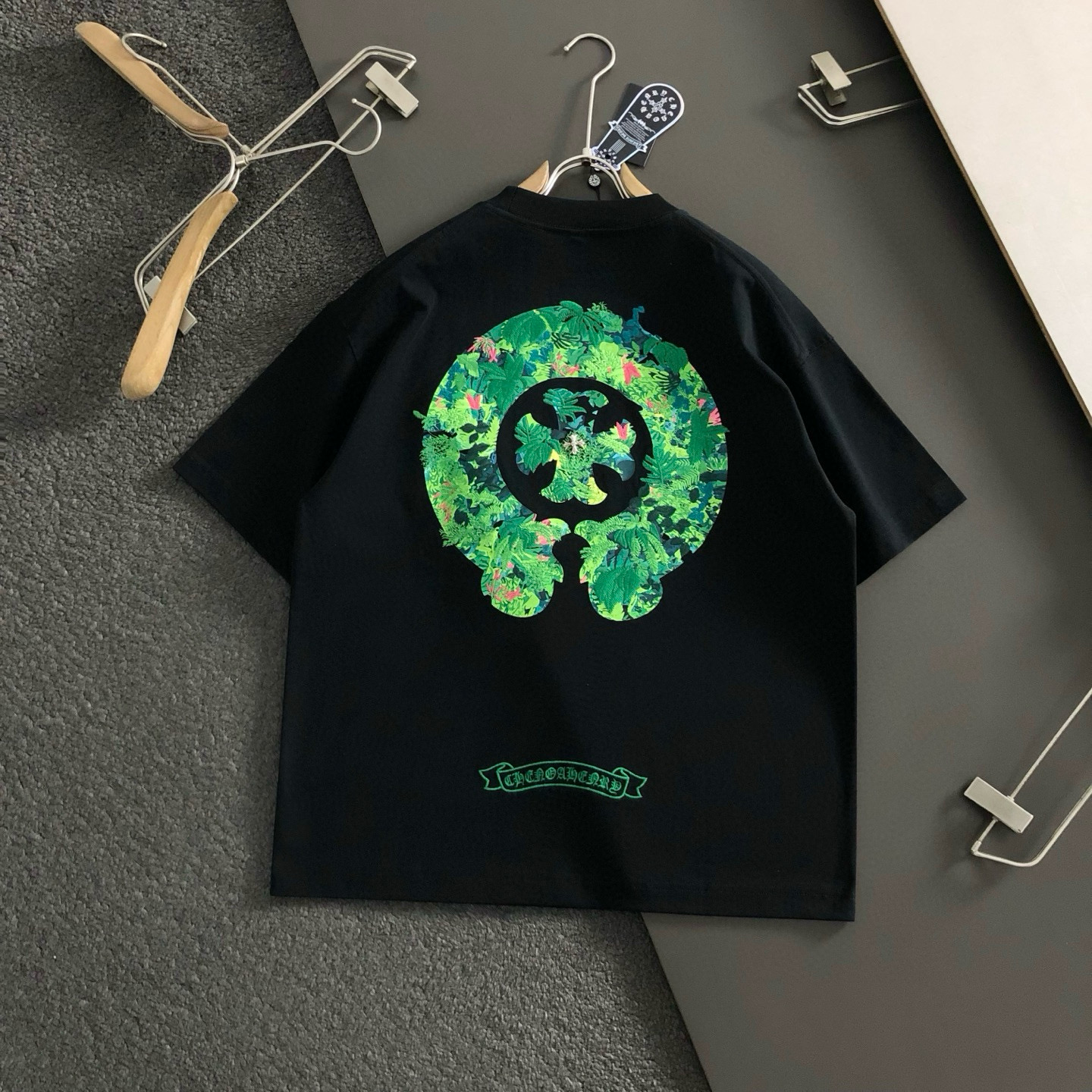 Ch*宽松版型S-Xl25秋冬320克重磅顶森林系重工工艺潮牌短袖，精致工艺专柜面料，顶级元素融合打造，