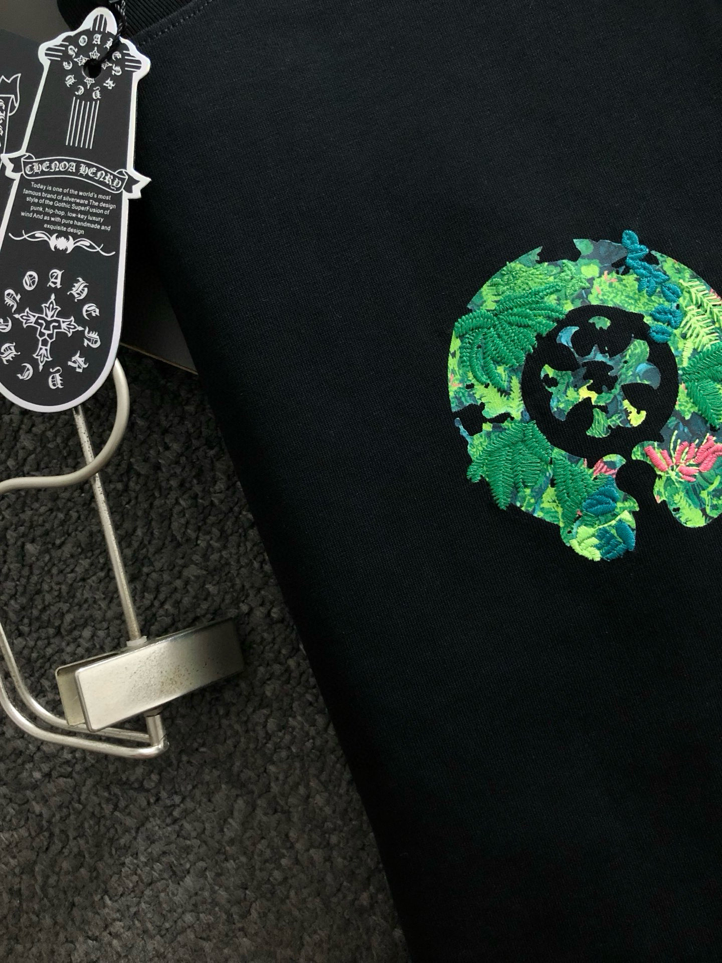 Ch*宽松版型S-Xl25秋冬320克重磅顶森林系重工工艺潮牌短袖，精致工艺专柜面料，顶级元素融合打造，