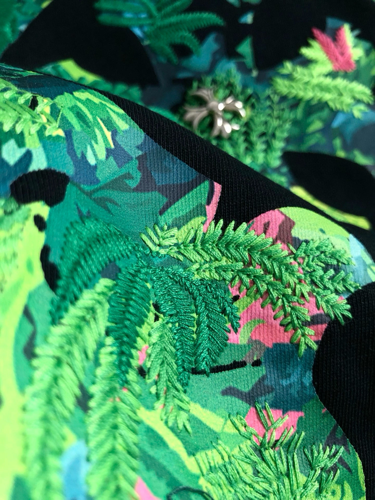 Ch*宽松版型S-Xl25秋冬320克重磅顶森林系重工工艺潮牌短袖，精致工艺专柜面料，顶级元素融合打造，