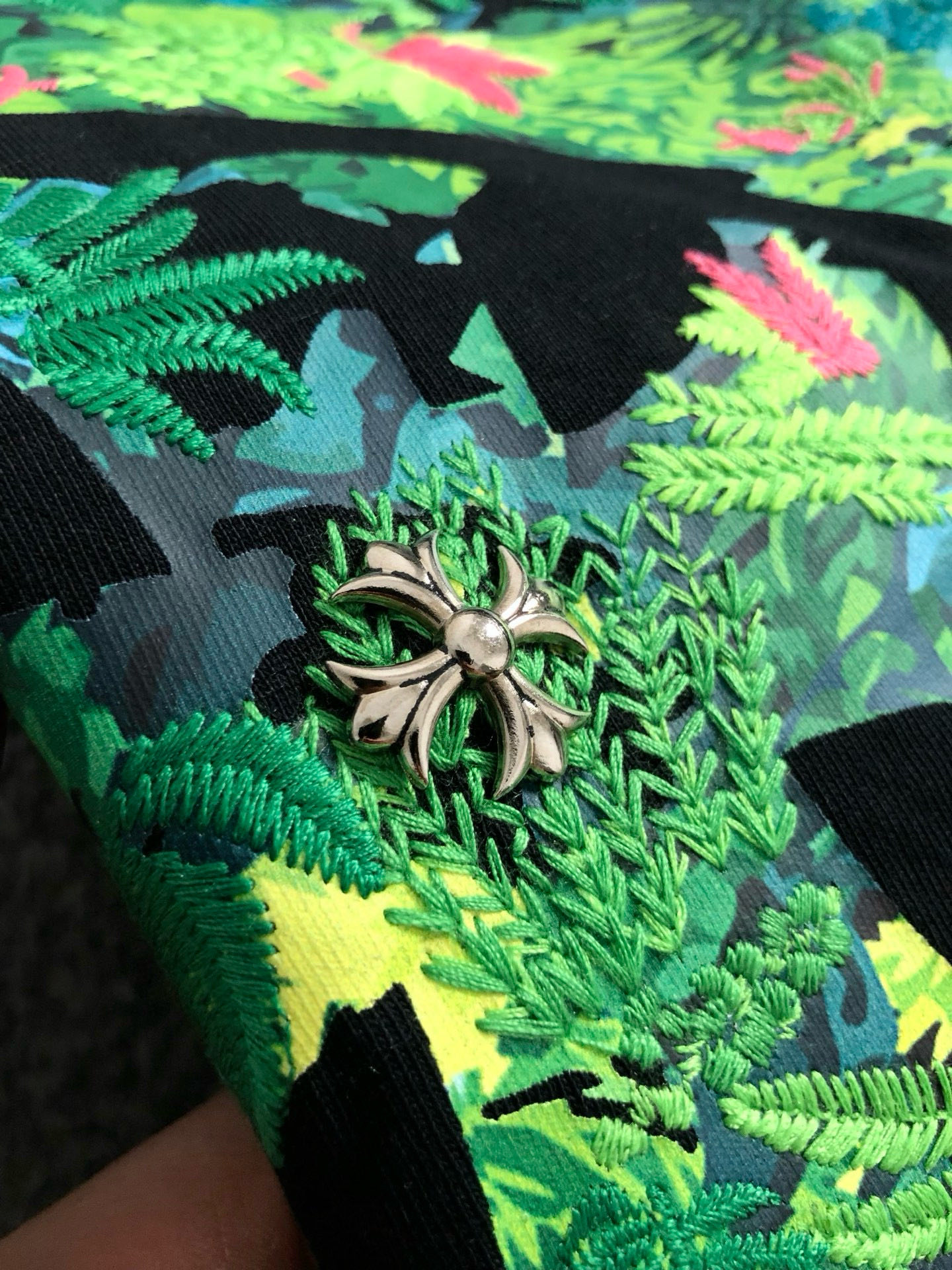 Ch*宽松版型S-Xl25秋冬320克重磅顶森林系重工工艺潮牌短袖，精致工艺专柜面料，顶级元素融合打造，