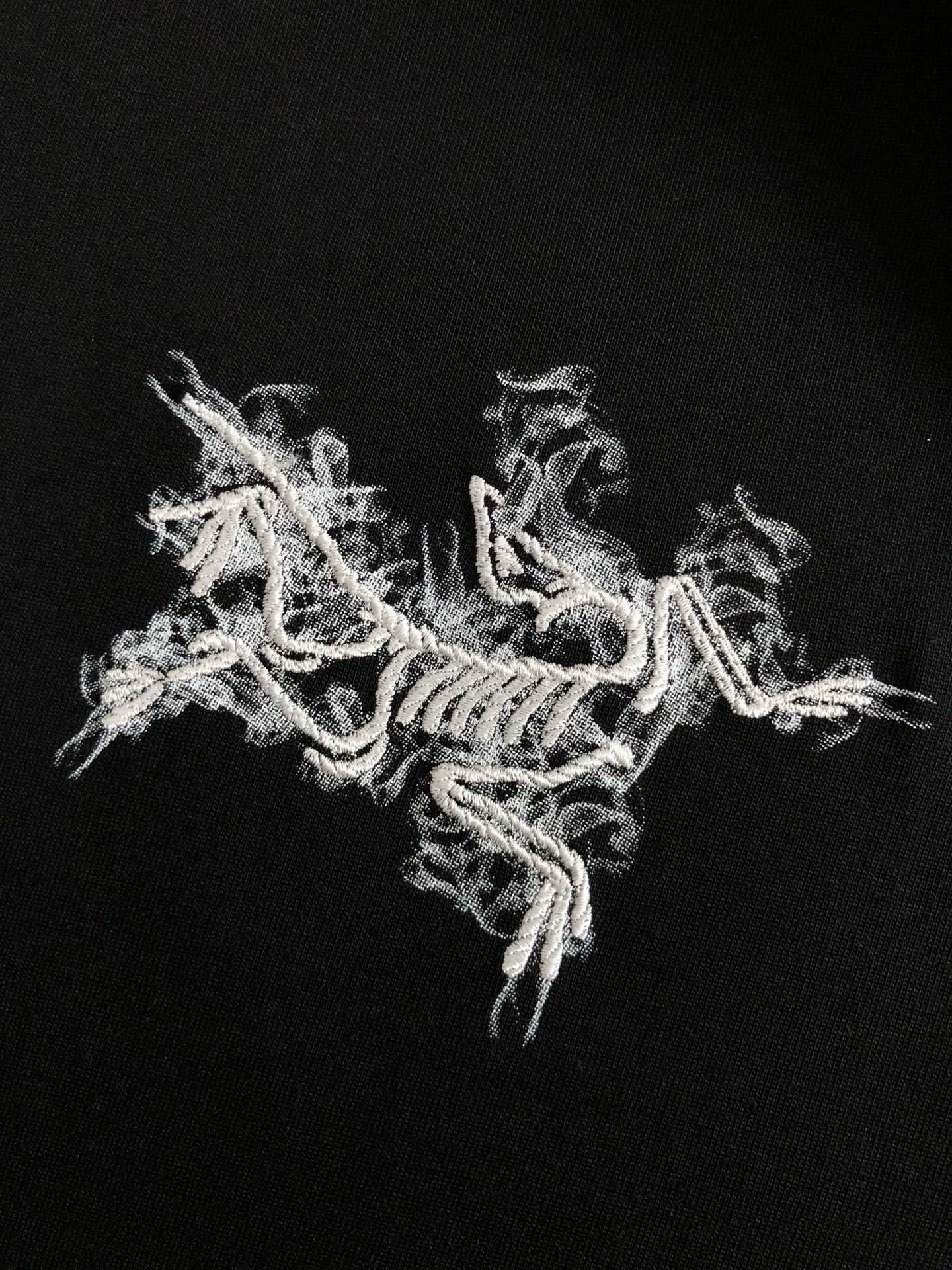 SZN*合身版型S-Xl25早春最新重工刺绣直喷融合前后幅对应logo 融合高工艺重磅短袖，高端品质专柜