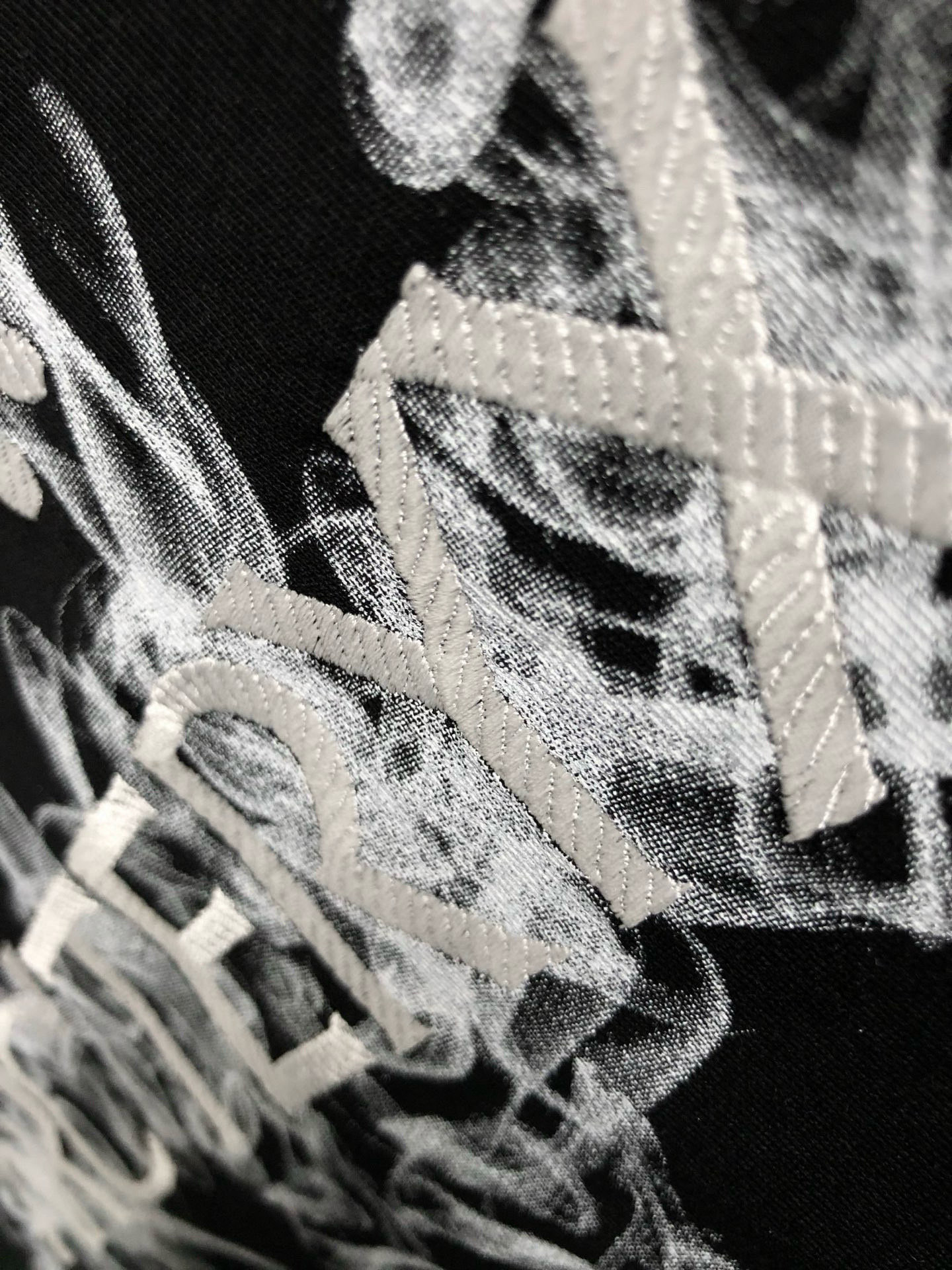 SZN*合身版型S-Xl25早春最新重工刺绣直喷融合前后幅对应logo 融合高工艺重磅短袖，高端品质专柜