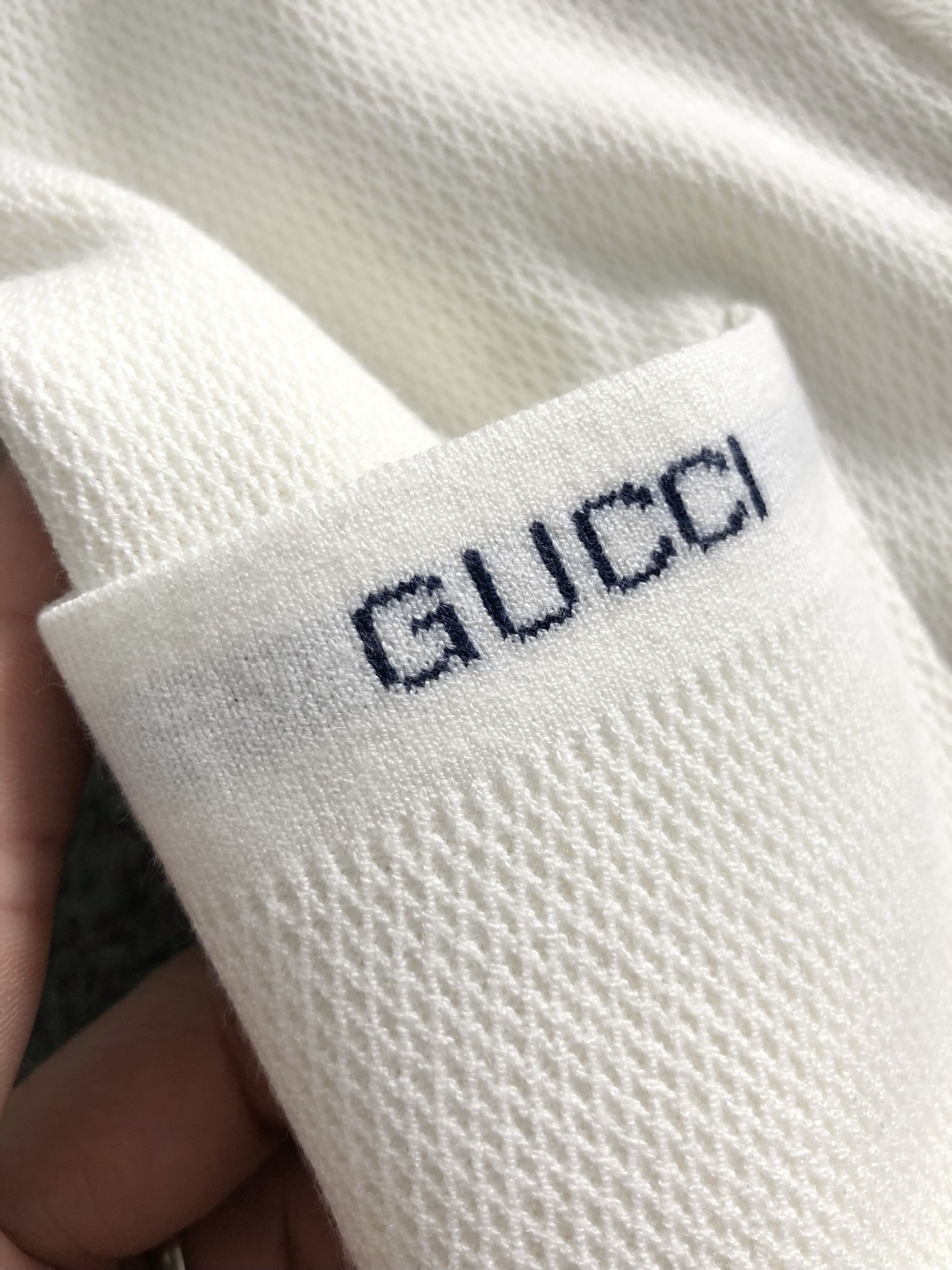 Gucc*合身版型M-XXXL2025秋冬领口提花口袋款刺绣字母翻领羊毛短袖，精致工艺专柜面料，顶级元素