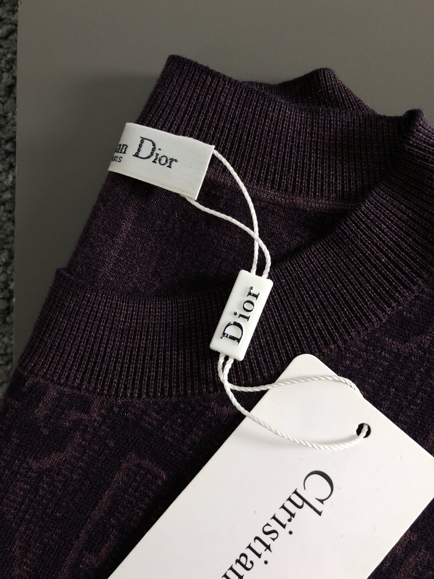 Dir*合身版型M-XXXL2025秋冬时尚咖色排列提花百搭羊毛短袖，精致工艺专柜面料，顶级元素融合打造