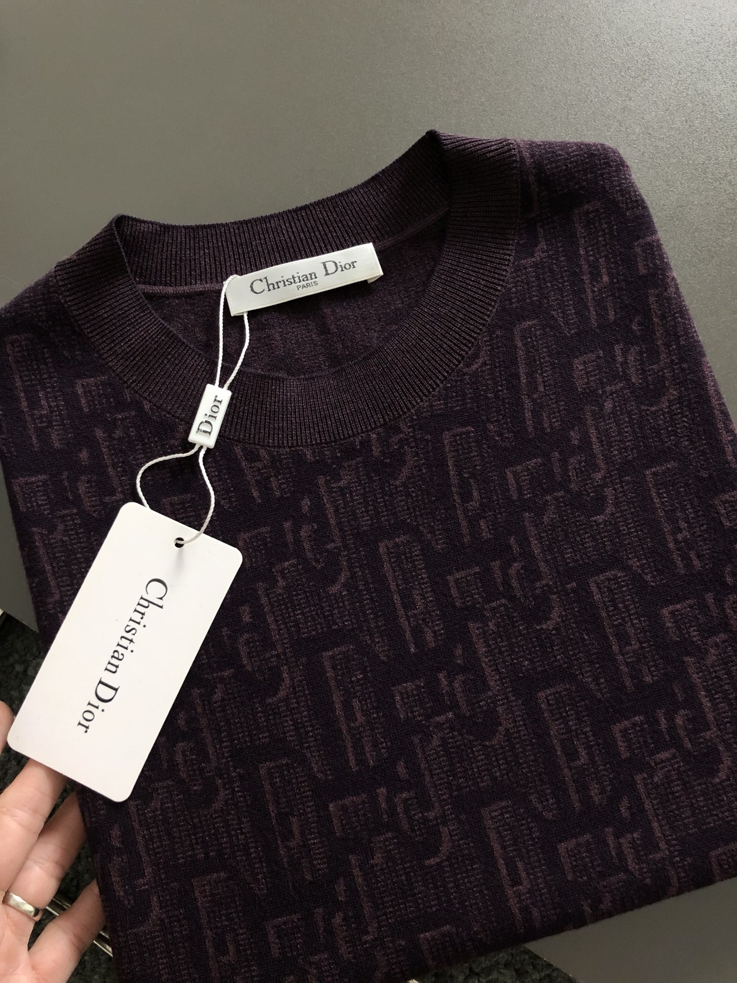 Dir*合身版型M-XXXL2025秋冬时尚咖色排列提花百搭羊毛短袖，精致工艺专柜面料，顶级元素融合打造