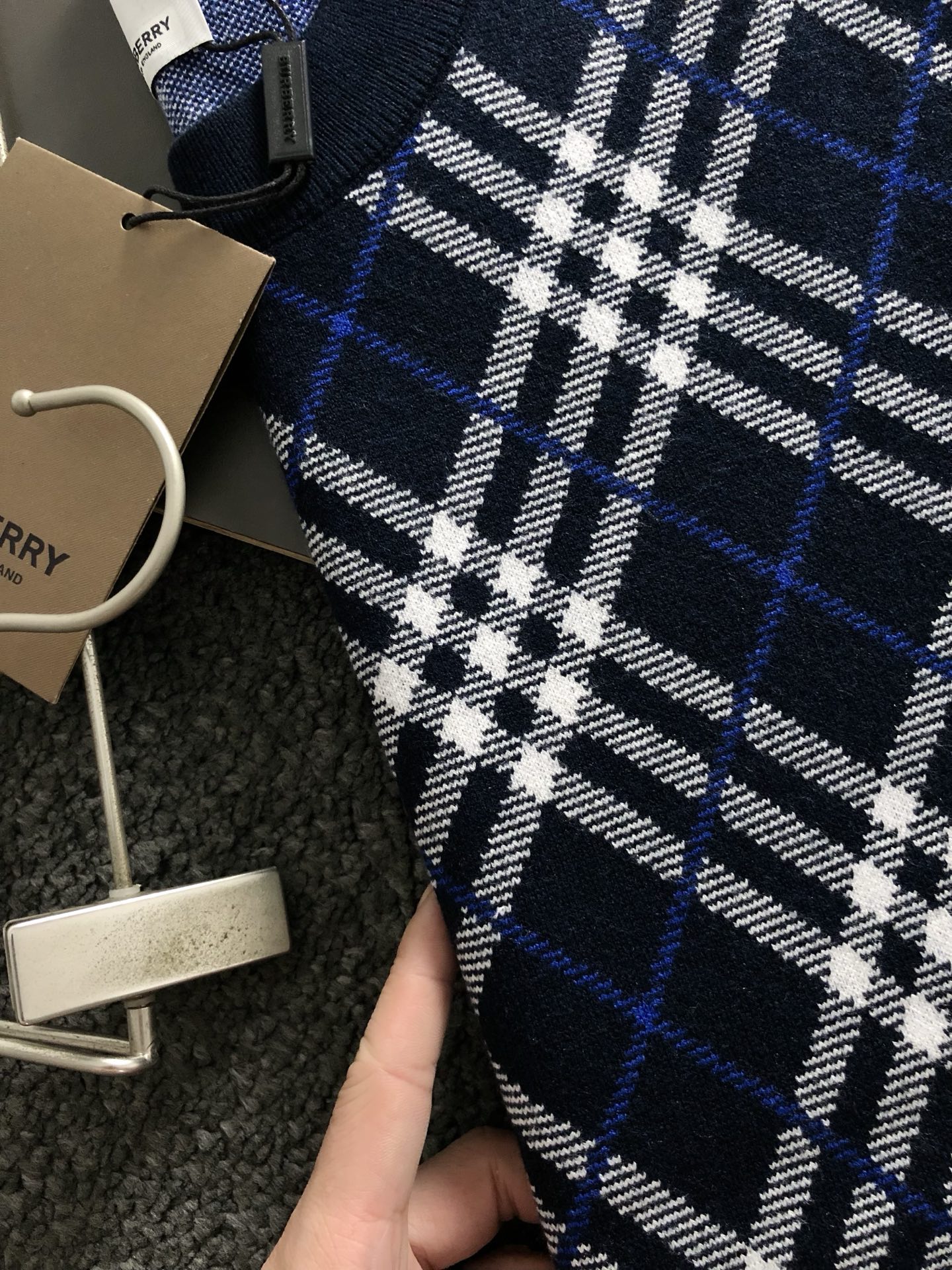 BBR*合身版型M-XXXL2025秋冬新款格纹圆领针织衫，精致工艺专柜面料，顶级元素融合打造，3标齐全