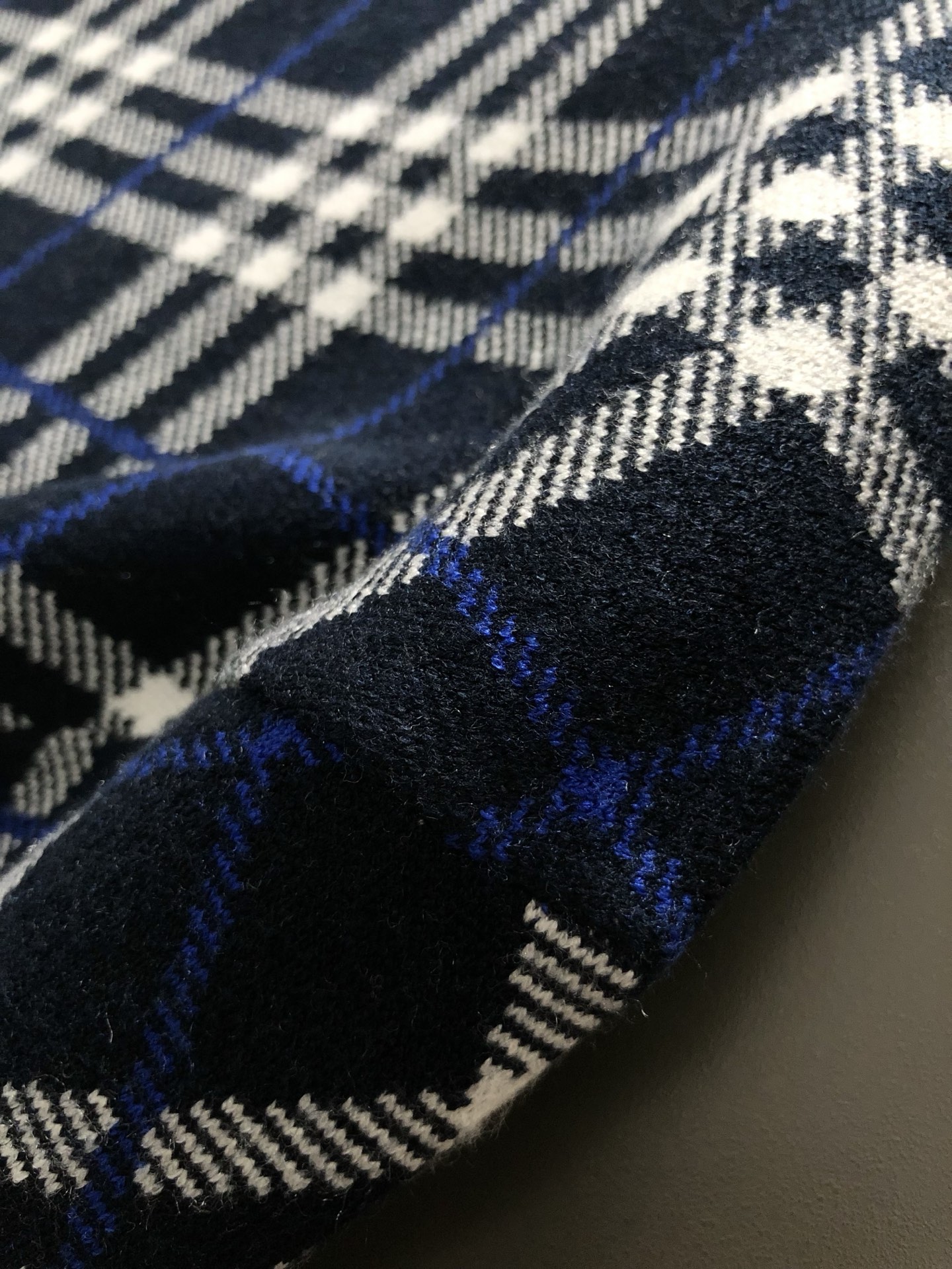 BBR*合身版型M-XXXL2025秋冬新款格纹圆领针织衫，精致工艺专柜面料，顶级元素融合打造，3标齐全