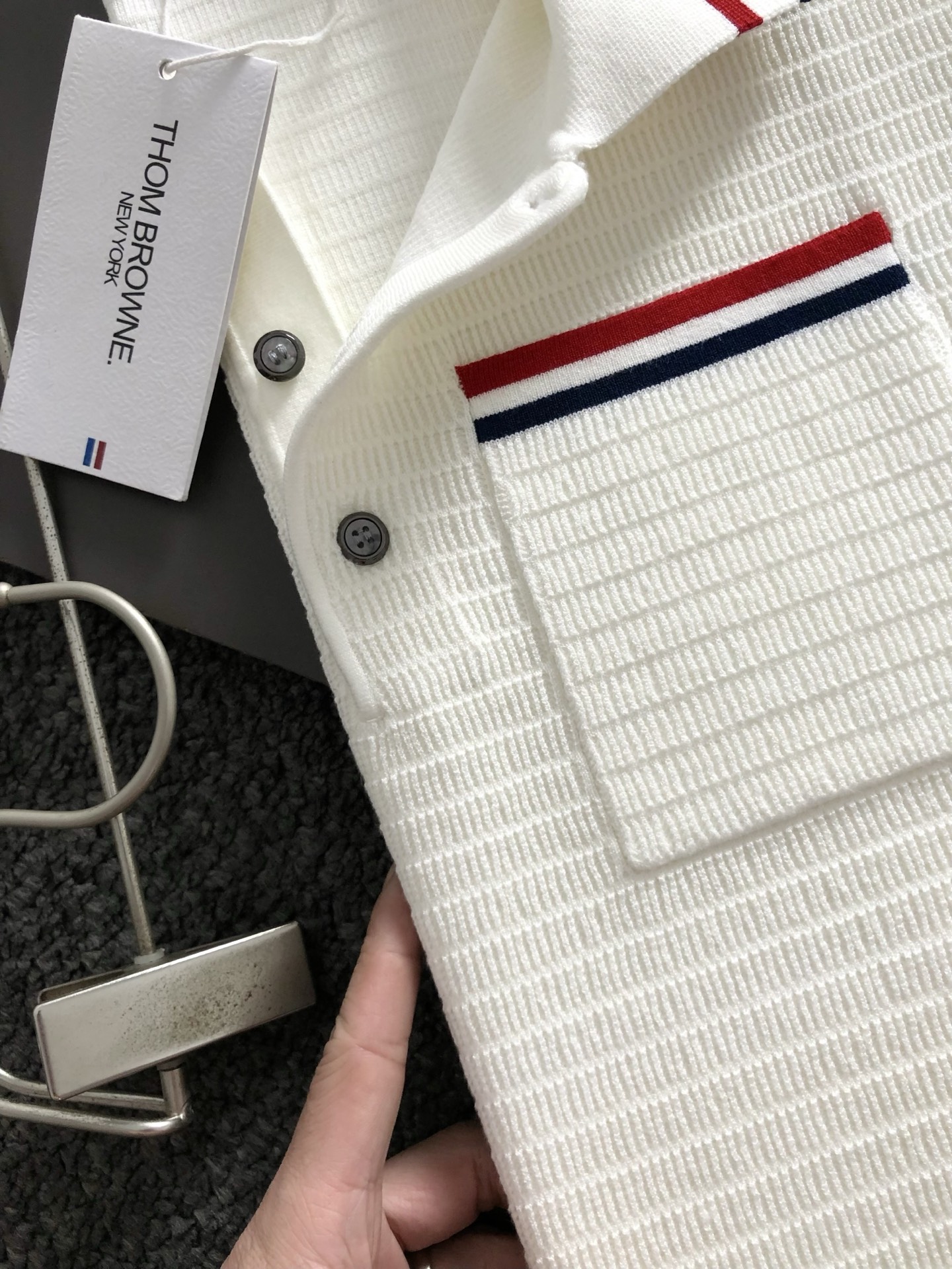 Gucc*合身版型M-XXXL2025秋冬红蓝提花口袋款刺绣字母翻领羊毛短袖，精致工艺专柜面料，顶级元素