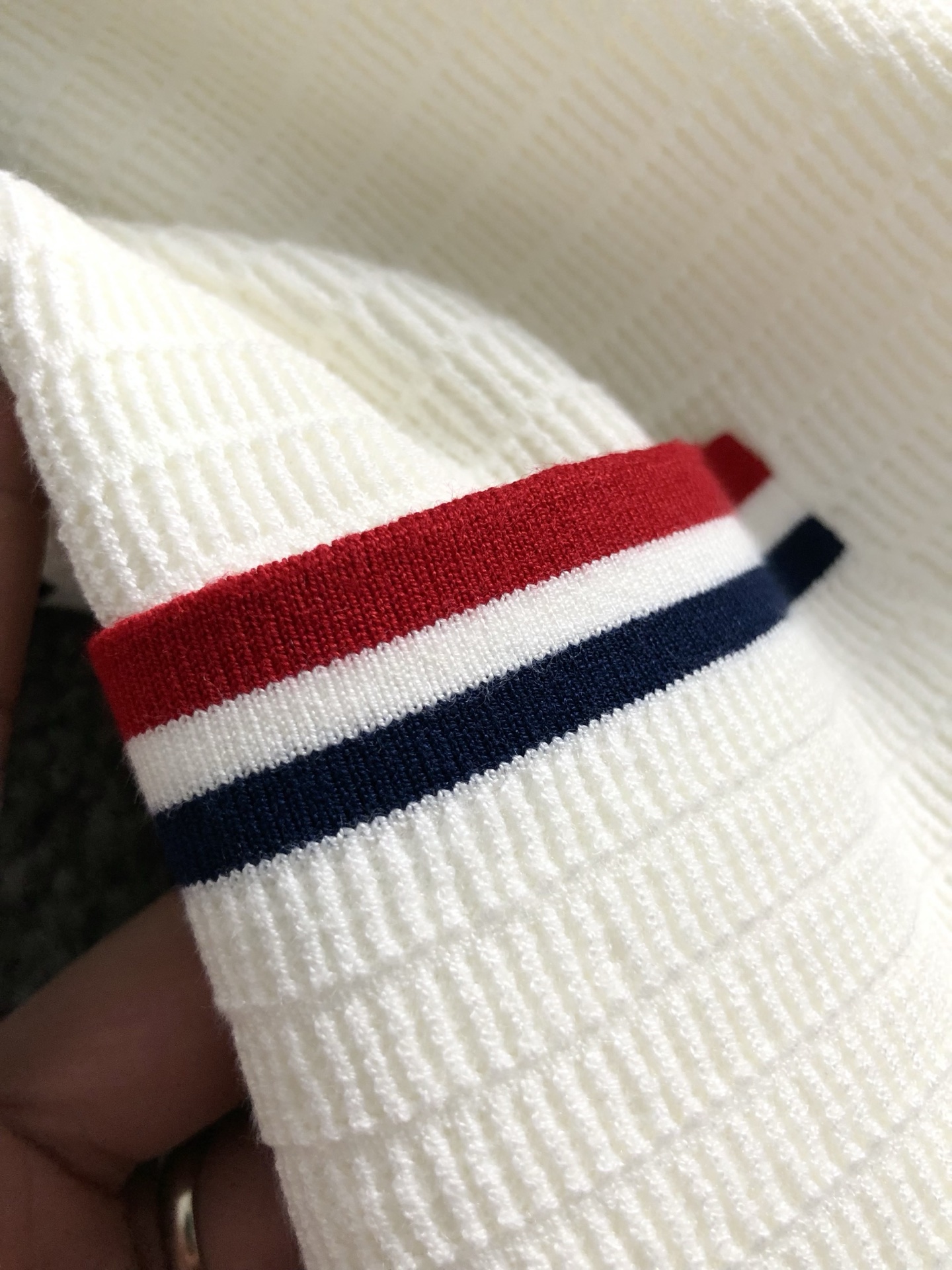 Gucc*合身版型M-XXXL2025秋冬红蓝提花口袋款刺绣字母翻领羊毛短袖，精致工艺专柜面料，顶级元素