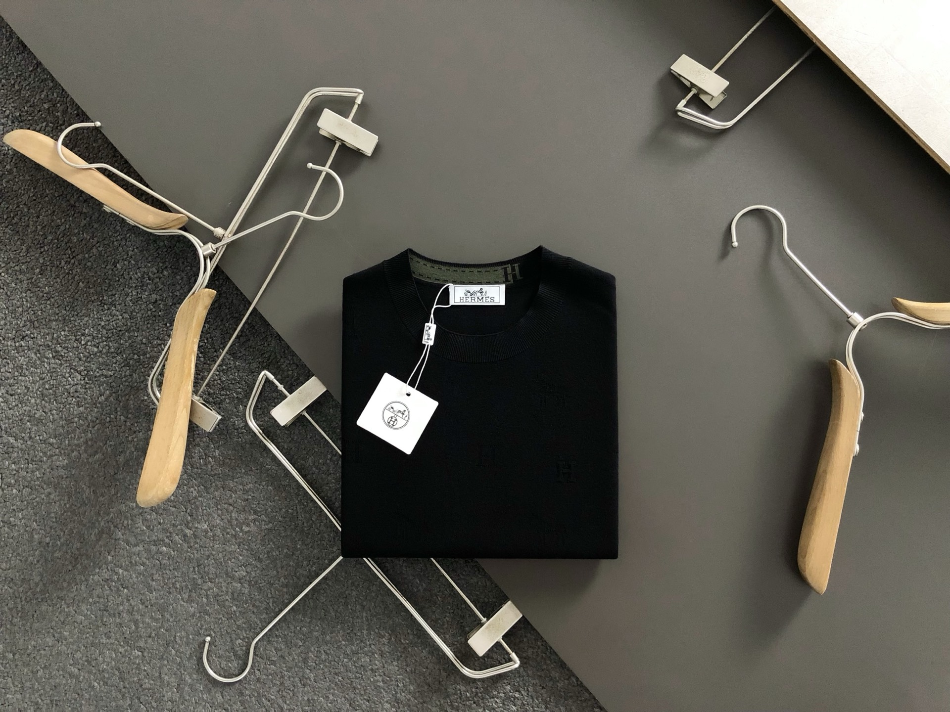 Hms*合身版型M-XXXL2025秋冬时尚字母H百搭羊毛短袖，精致工艺专柜面料，顶级元素融合打造，经典