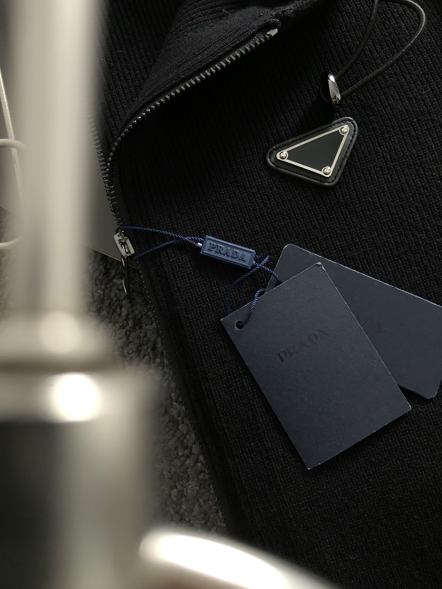 PRAD*合身版型M-XXXL25秋冬最顶级三角标针织拼接连帽马甲，顶级工艺针织面料融合金属五金辅料拉链