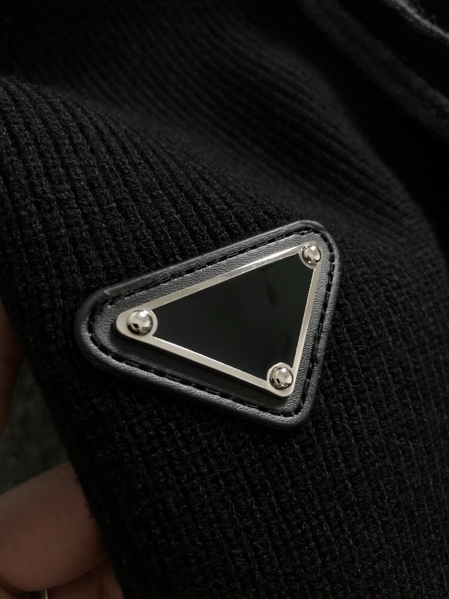 PRAD*合身版型M-XXXL25秋冬最顶级三角标针织拼接连帽马甲，顶级工艺针织面料融合金属五金辅料拉链