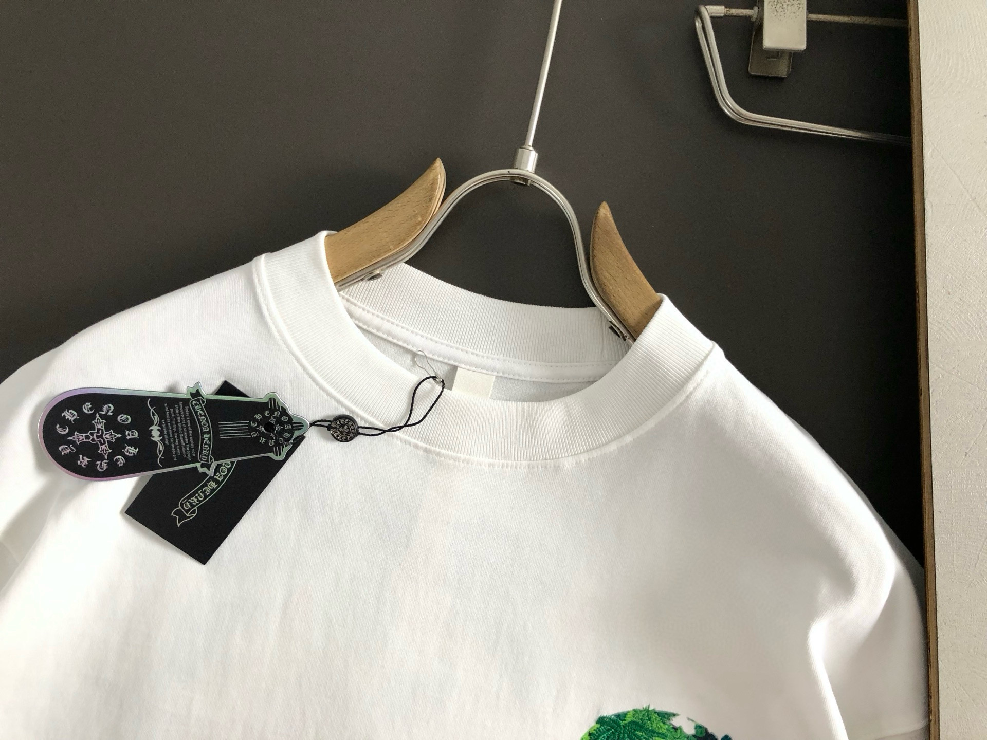 Ch*宽松版型S-Xl25秋冬320克重磅顶森林系重工工艺潮牌短袖，精致工艺专柜面料，顶级元素融合打造，