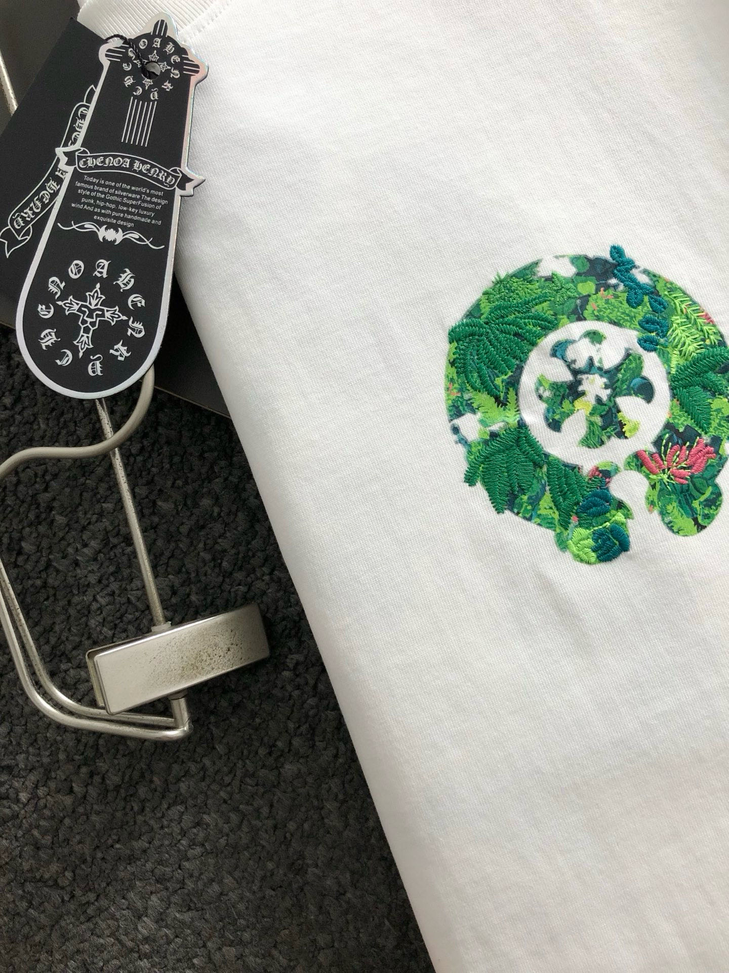 Ch*宽松版型S-Xl25秋冬320克重磅顶森林系重工工艺潮牌短袖，精致工艺专柜面料，顶级元素融合打造，