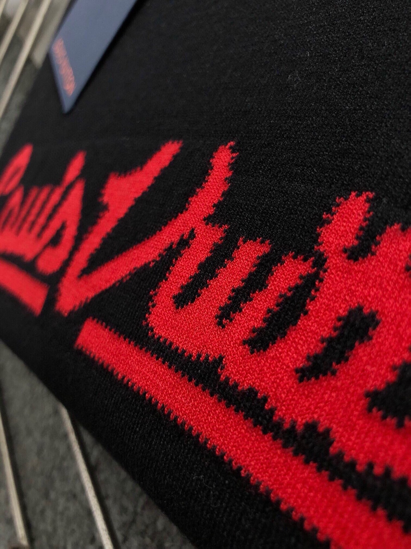 L牌*合身版型M-XXXL2025秋冬新款红色字母提花螺纹拼接羊毛圆领短袖，精致工艺专柜面料，顶级元素融