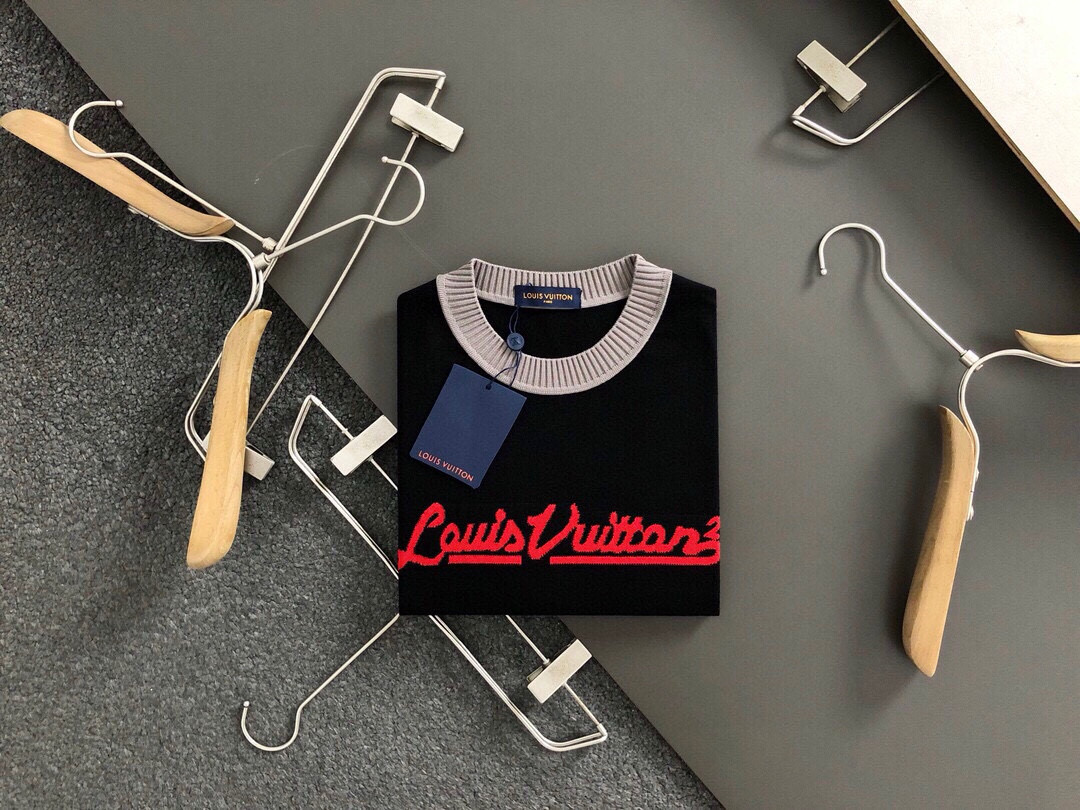 L牌*合身版型M-XXXL2025秋冬新款红色字母提花螺纹拼接羊毛圆领短袖，精致工艺专柜面料，顶级元素融