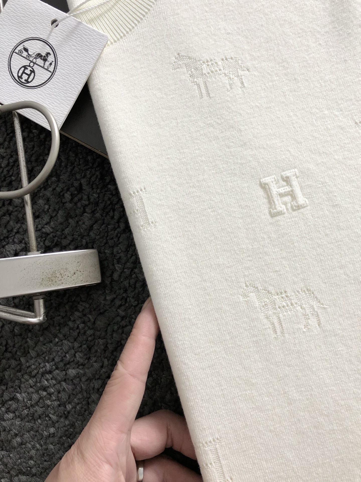 Hms*合身版型M-XXXL2025秋冬时尚字母H百搭羊毛短袖，精致工艺专柜面料，顶级元素融合打造，经典