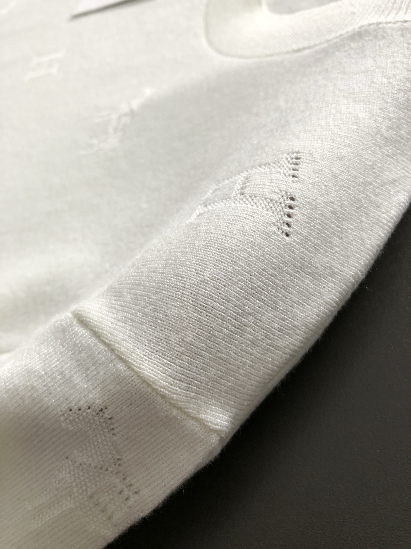 Hms*合身版型M-XXXL2025秋冬时尚字母H百搭羊毛短袖，精致工艺专柜面料，顶级元素融合打造，经典