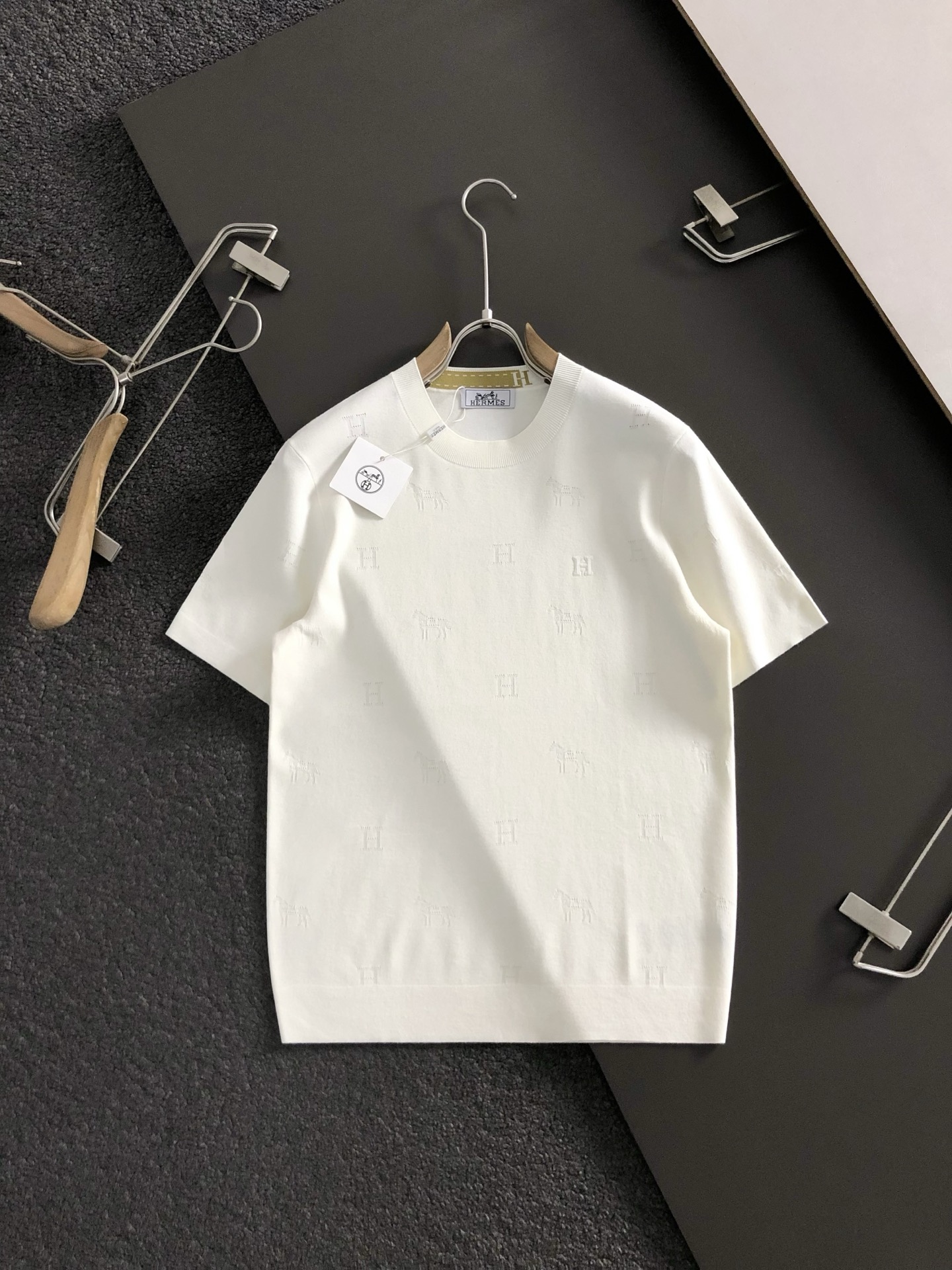 Hms*合身版型M-XXXL2025秋冬时尚字母H百搭羊毛短袖，精致工艺专柜面料，顶级元素融合打造，经典