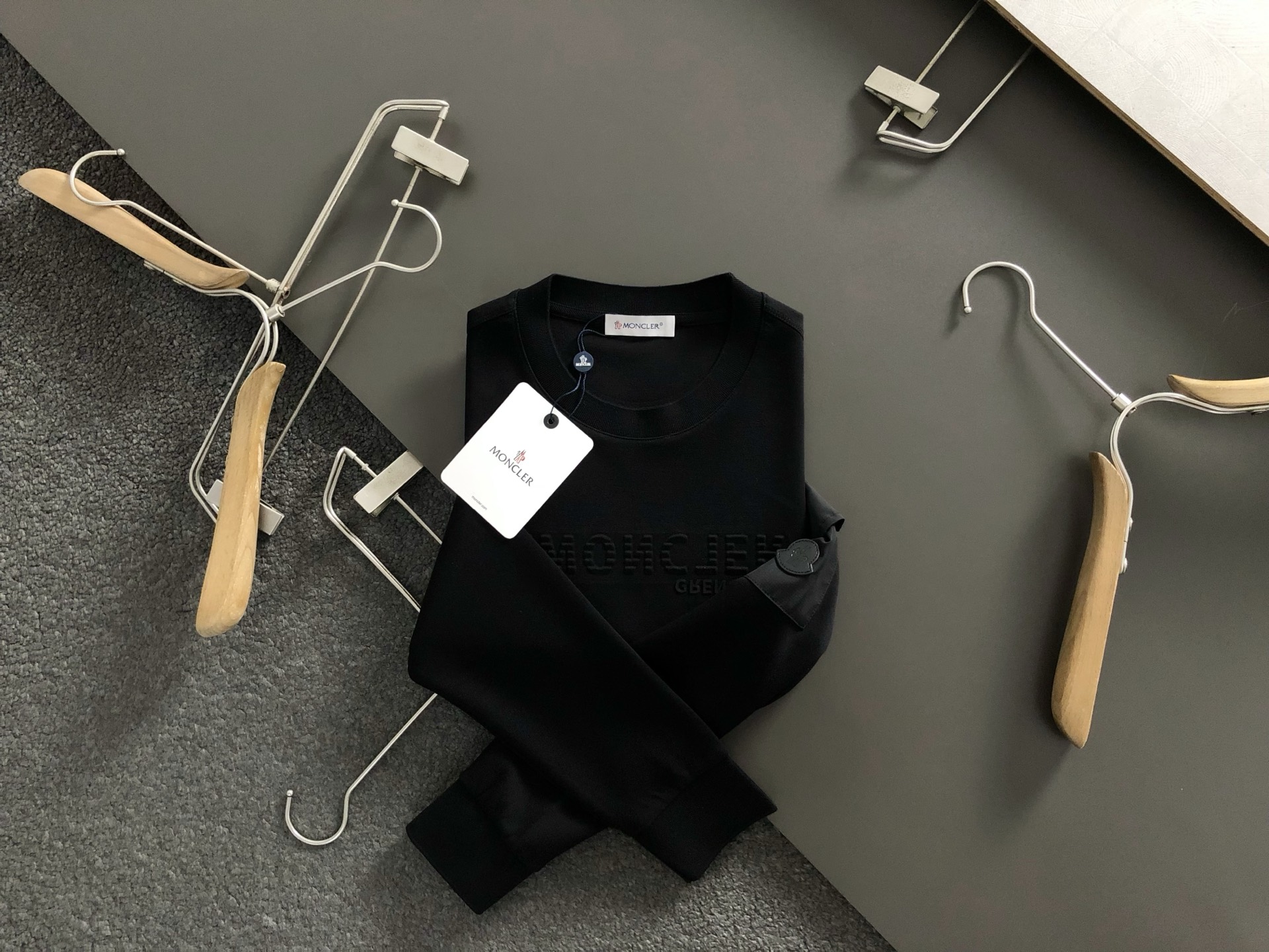 NO:522359,PRAD* fitting M-XXXL 2025 autumn and winter cloud roux series letter embossed cuff pocket embroidered leather round neck sweatshirt long sleeves, exquisite craftsmanship counter fabric, top-level elements fusion, classic short sleeve 3 logos complete, trendy men's fashion, whether it is the comfort of the upper body or it is incomparable -135(M) 175-150(L) 178-160(XL) 180-180(XXXL) 180-180(XXXL) your,,prada,hoodie,sweatshirts,T-shirt,alexander wang19860909PRAD*合身版型M-XXXL 2025秋冬云柔系列字母压花袖口口袋绣皮标圆领卫衣长袖,精致工艺专柜面料,顶级元素融合打造,经典短袖3标齐全,潮男时尚,无论是上身舒适度还是都是无可比拟的存在 -135(M) 175-150(L) 178-160(XL)180-(XXL) 180-180(XXXL) your,,prada,hoodie,sweatshirts,T-shirt,alexander wang,Men's clothing