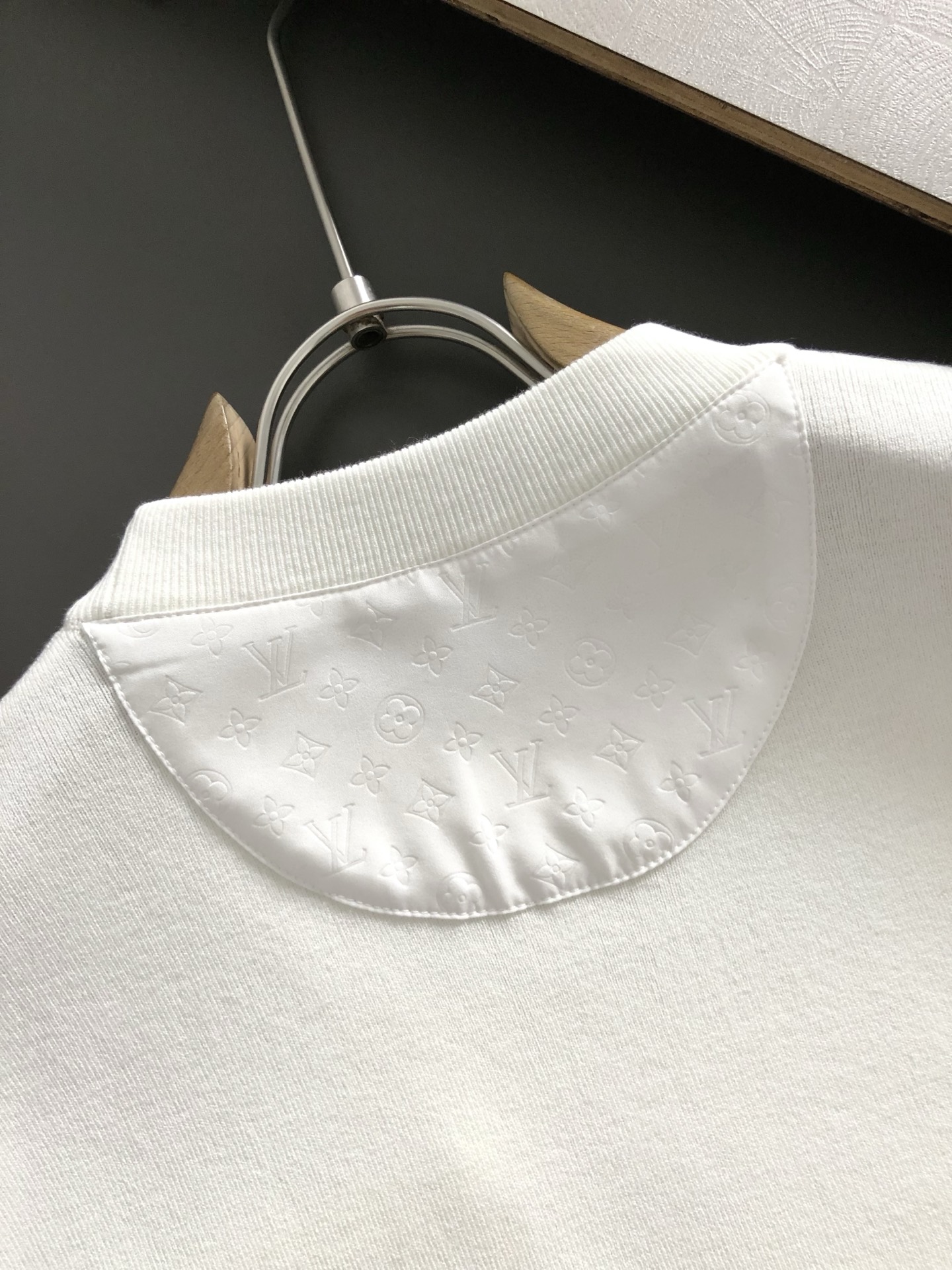 L牌*合身版型M-XXXL2025秋冬口袋款双面料拼接羊毛短袖，精致工艺专柜面料，顶级元素融合打造，经典