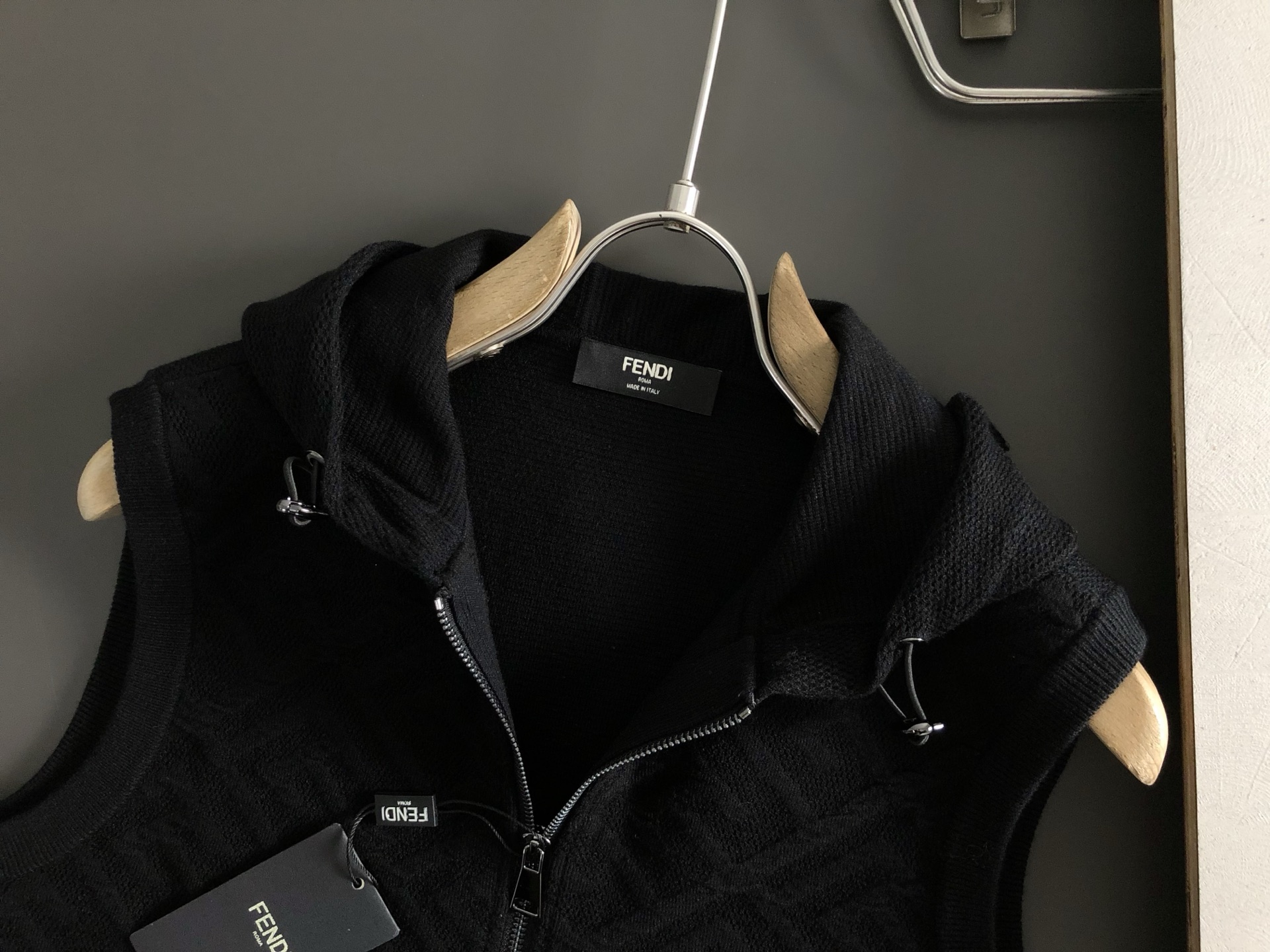FEND**合身版型M-XXXL25秋冬最顶级双F提花针织拼接连帽马甲，顶级工艺针织面料融合金属五金辅料