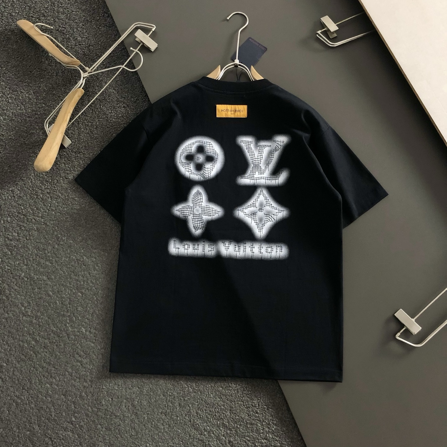 L牌*合身版型S-Xl25早春最新重工印花前后幅对应logo 融合高工艺重磅短袖，高端品质专柜原单圆领援