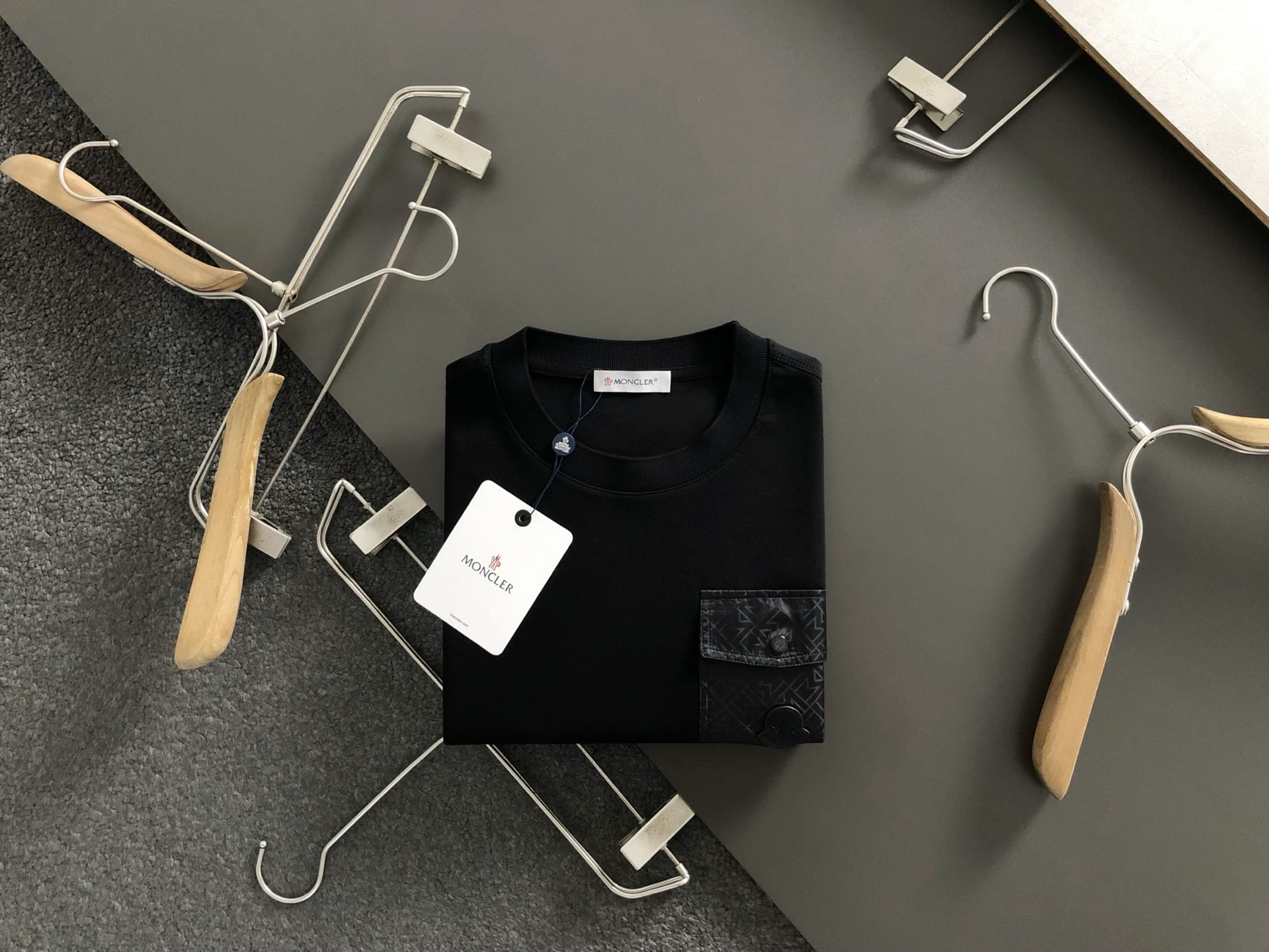 Mon*合身版型M-XXXL25秋冬最顶级线拼接口袋袖皮标套头卫衣，顶级时尚百搭款，进口面料，顶级高工艺