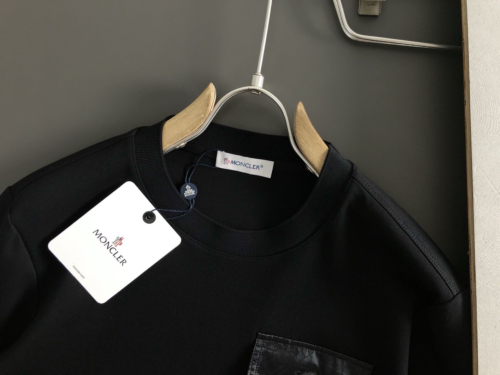 Mon*合身版型M-XXXL25秋冬最顶级线拼接口袋袖皮标套头卫衣，顶级时尚百搭款，进口面料，顶级高工艺